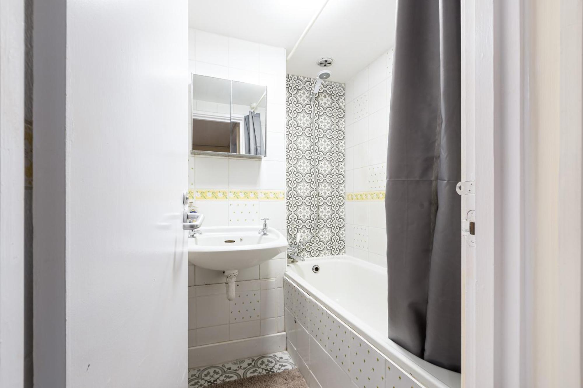 Magnificent 3br With Balcony Appartamento Londra