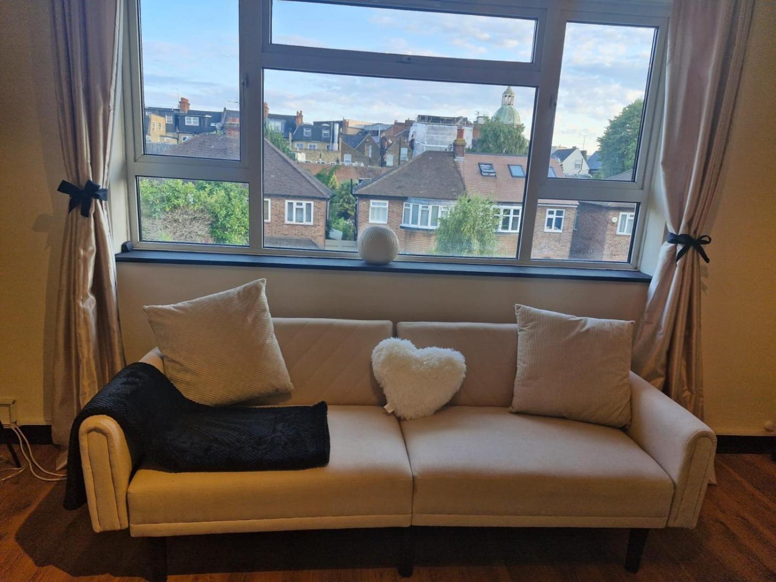 Elegant & Spacious 2-bedroom In Wimbledon Appartamento *