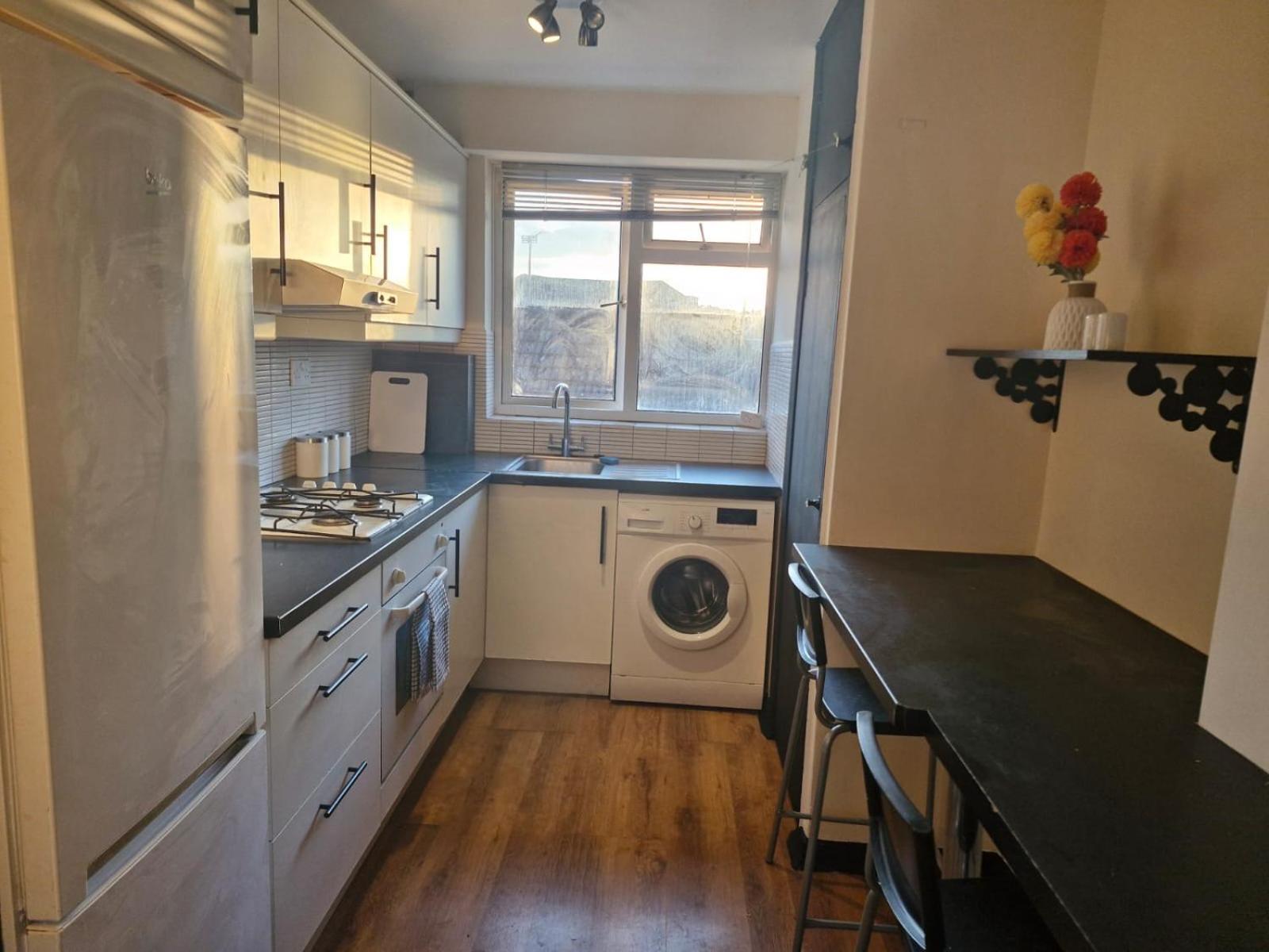 Elegant & Spacious 2-bedroom In Wimbledon Londra