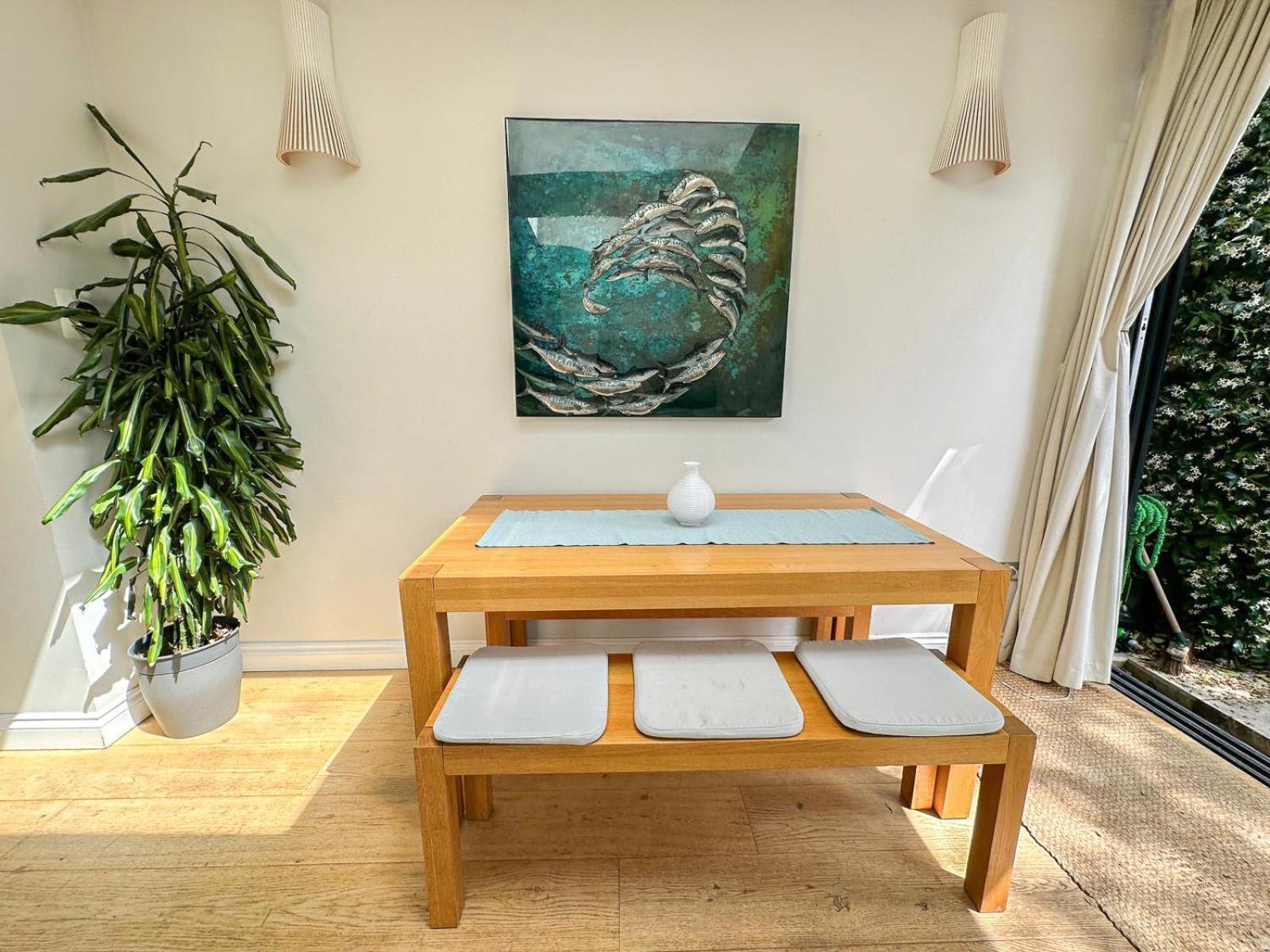 Leilighet Sleek 2 Bedroom Flat With Private Patio & Firepit In Shepherds Bush, Near Hammersmith London