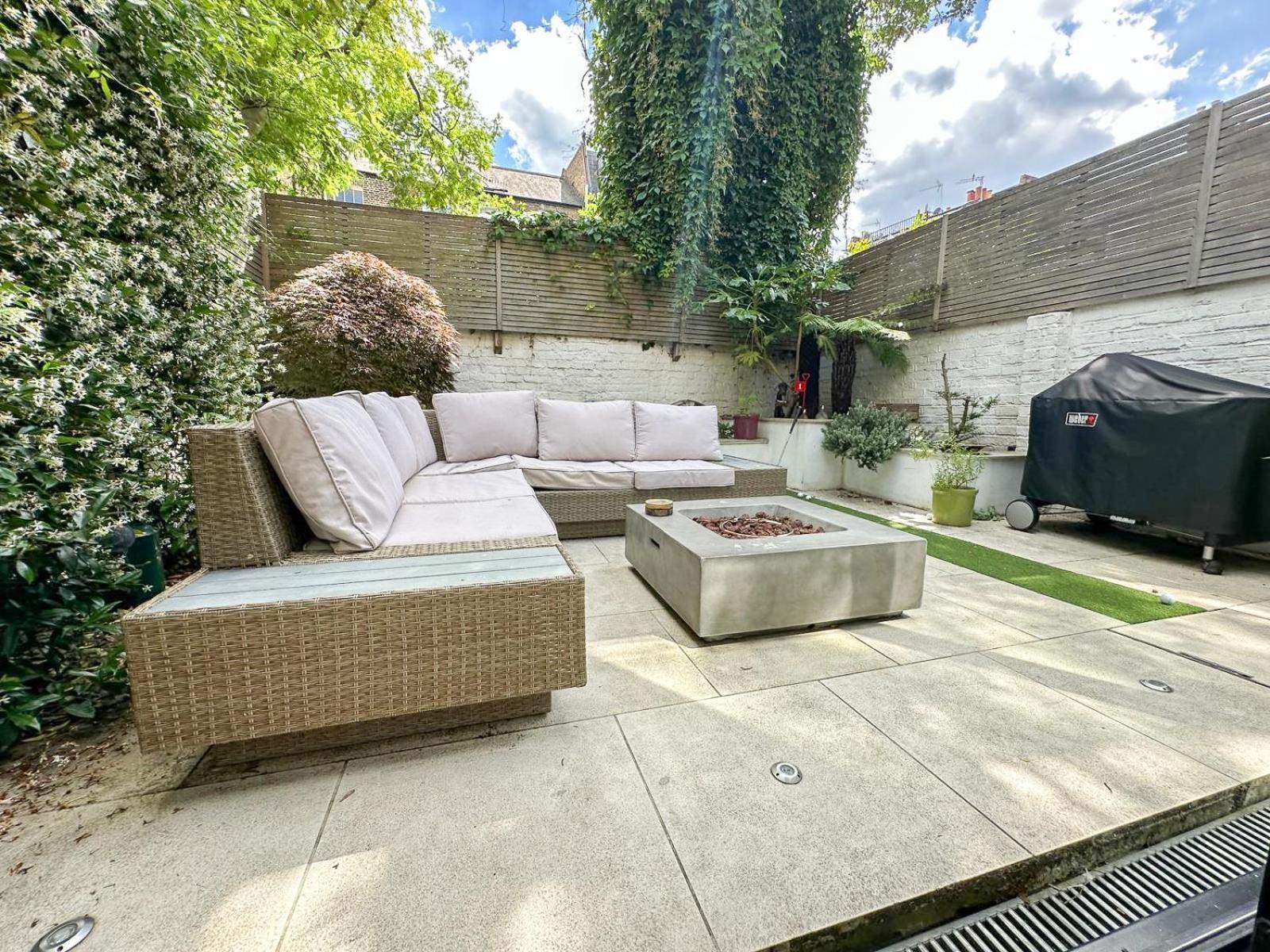 Leilighet Sleek 2 Bedroom Flat With Private Patio & Firepit In Shepherds Bush, Near Hammersmith *