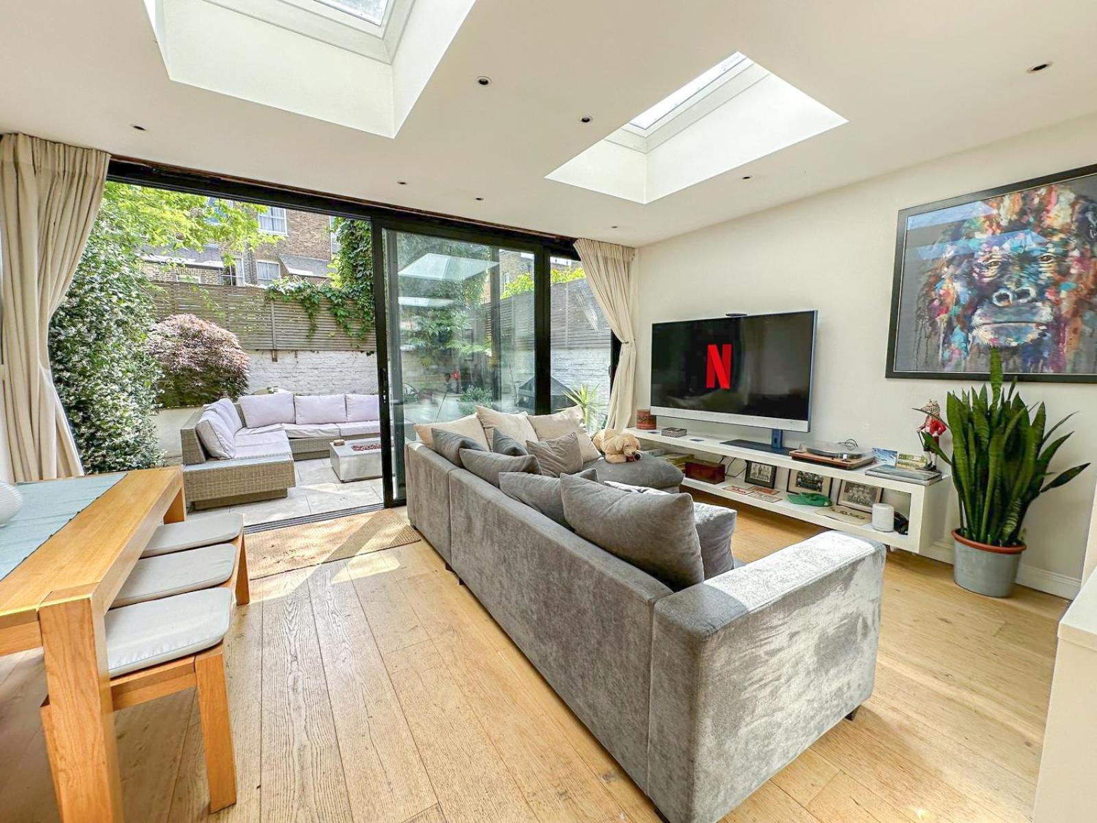 Sleek 2 Bedroom Flat With Private Patio & Firepit In Shepherds Bush, Near Hammersmith Leilighet *