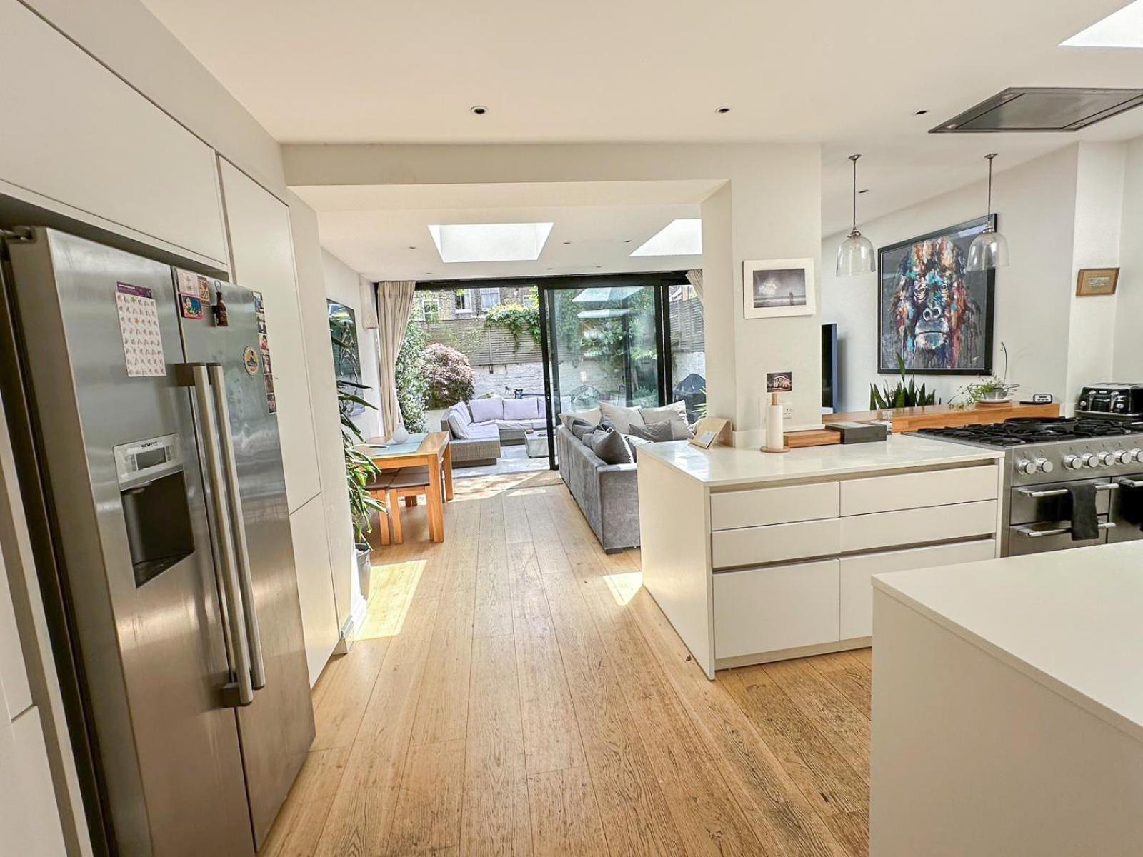 Sleek 2 Bedroom Flat With Private Patio & Firepit In Shepherds Bush, Near Hammersmith Leilighet *