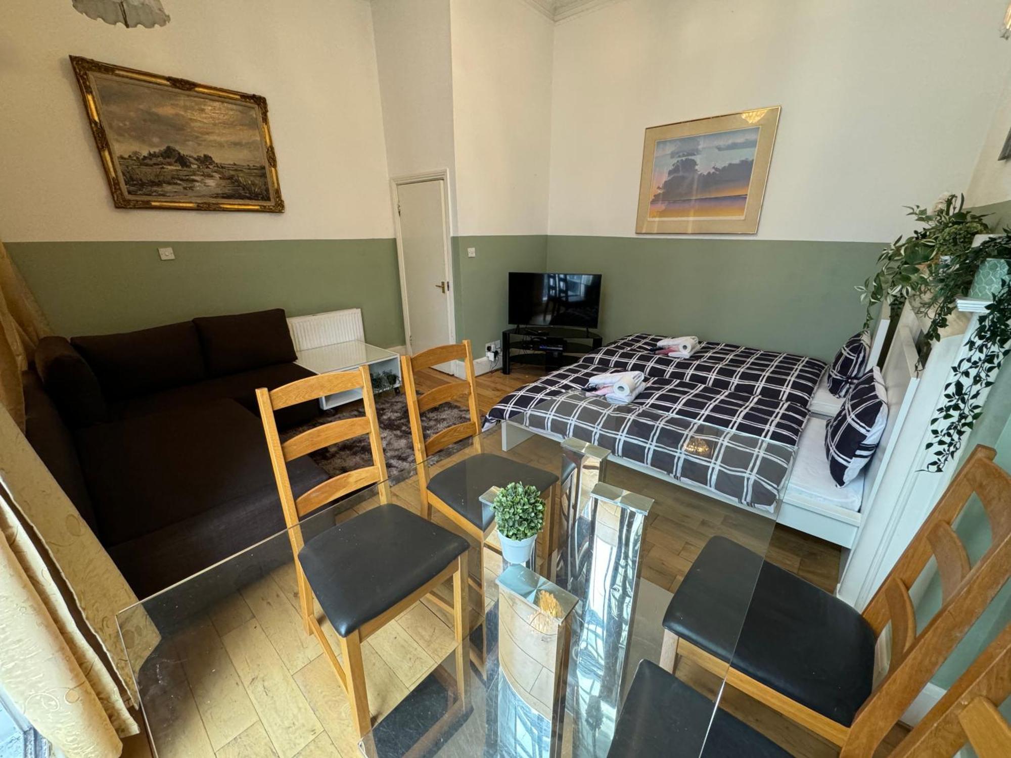 And Affordable Flat For 6 People In Zone 1 - Baker Street - With Breakfast Included Londra