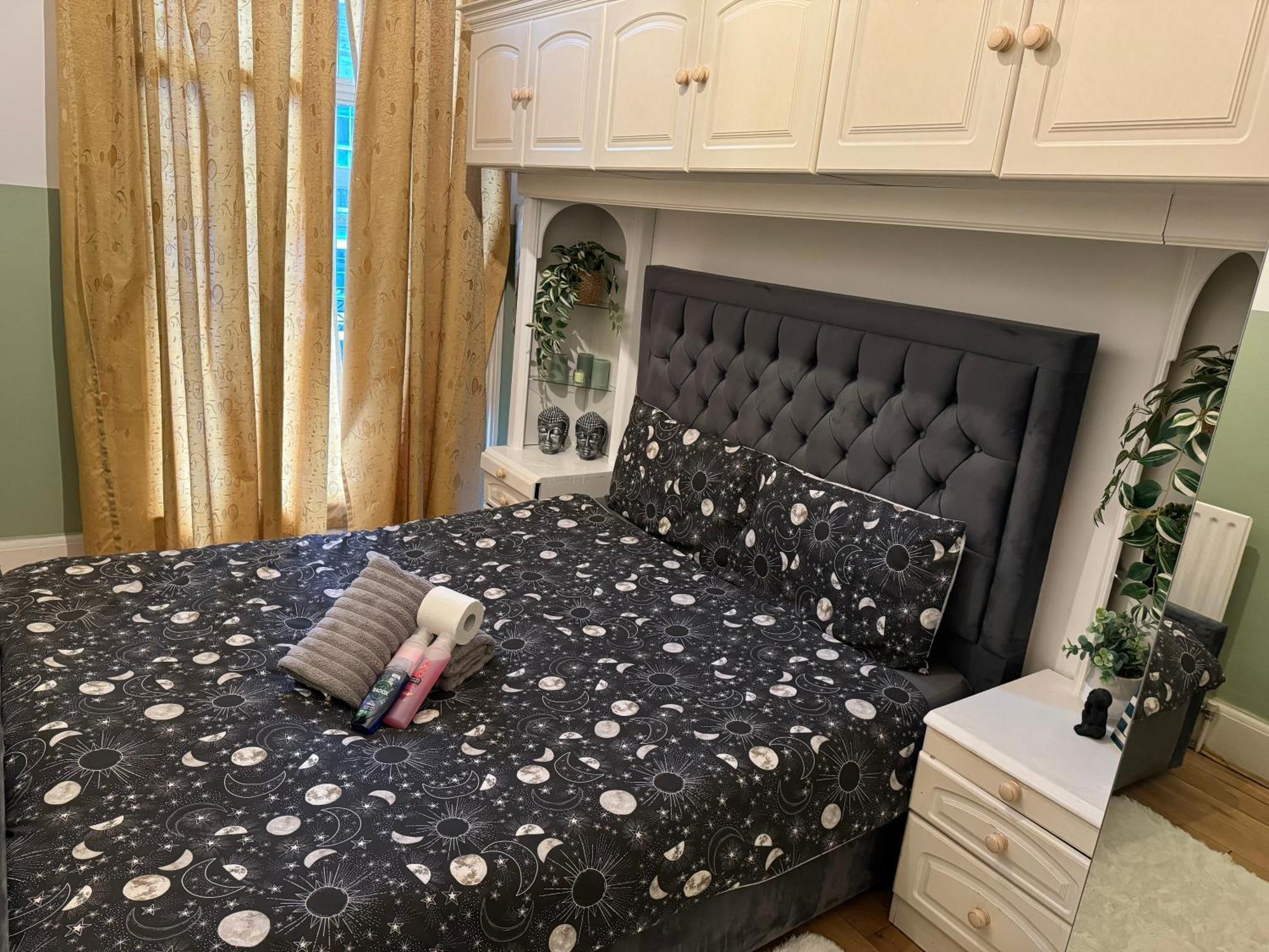 And Affordable Flat For 6 People In Zone 1 - Baker Street - With Breakfast Included Lejlighed