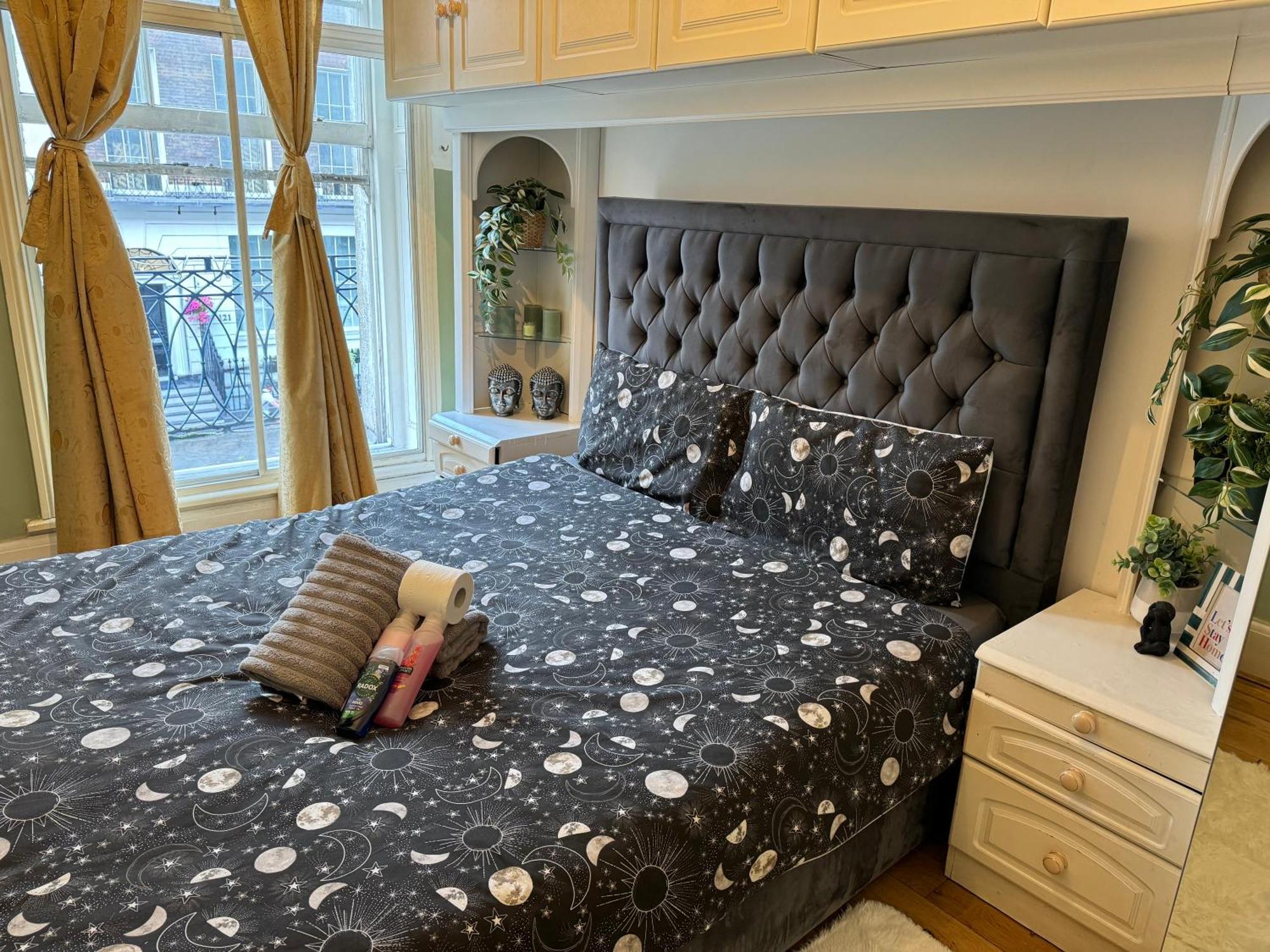 And Affordable Flat For 6 People In Zone 1 - Baker Street - With Breakfast Included * Londra