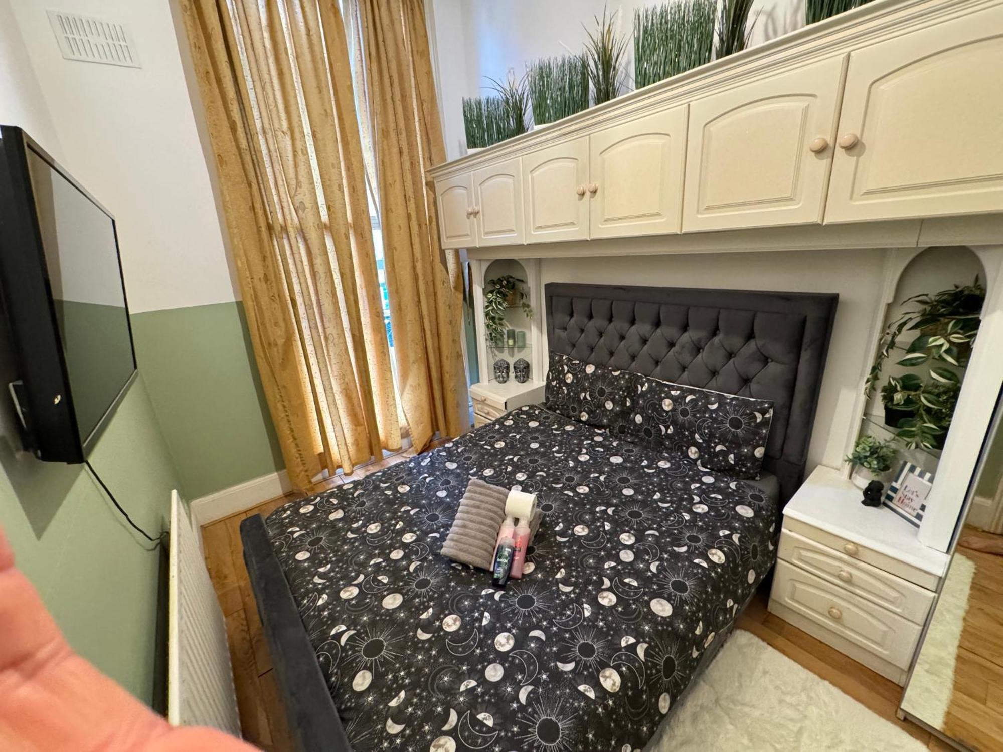 And Affordable Flat For 6 People In Zone 1 - Baker Street - With Breakfast Included * Londra