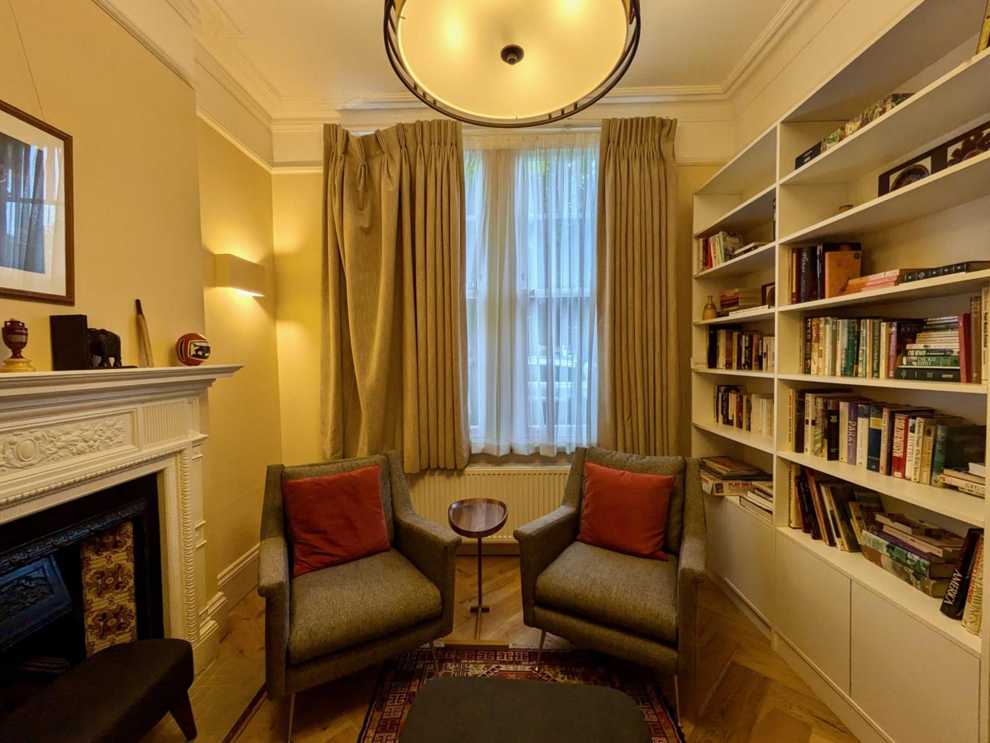 Impressive 5br Family In Leafy * London