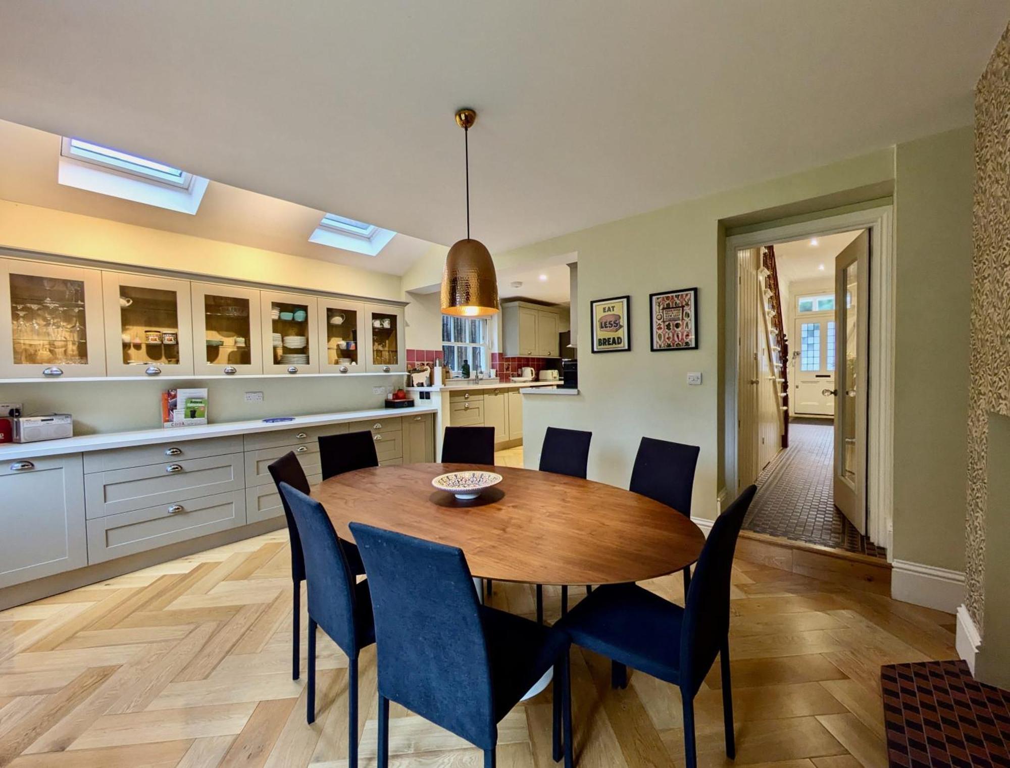 Vakantiehuis Impressive 5br Family In Leafy