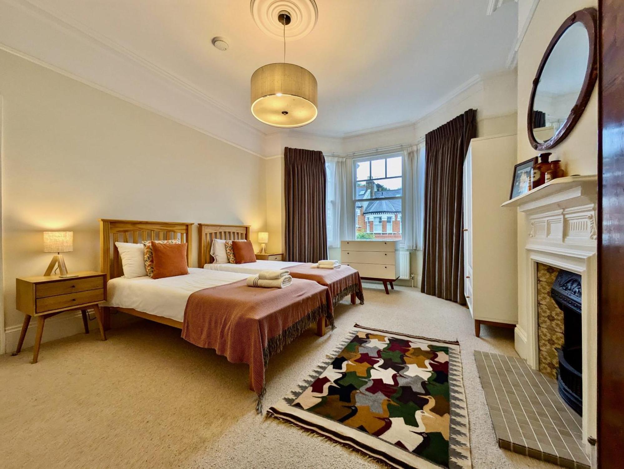 Vakantiehuis Impressive 5br Family In Leafy Londen