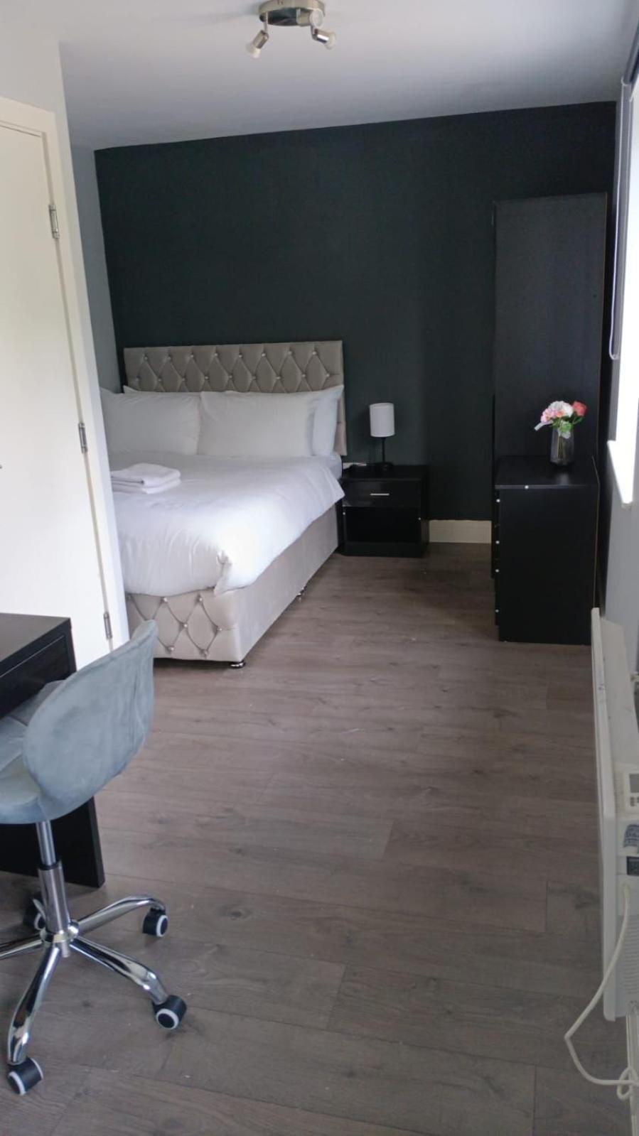Letzi Private En-suite Near Wembley Londen