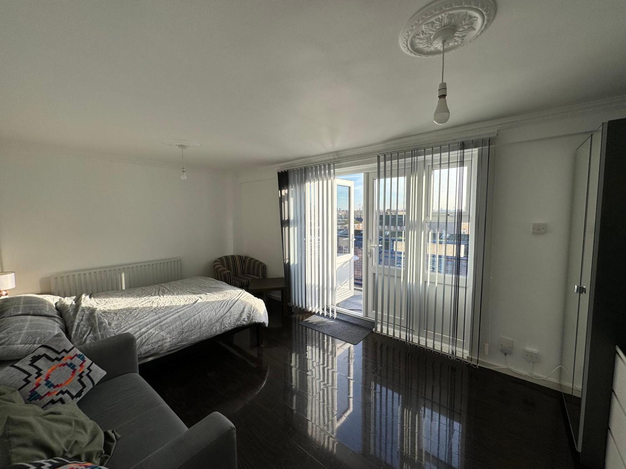 Large Private With Balcony Privat bolig *