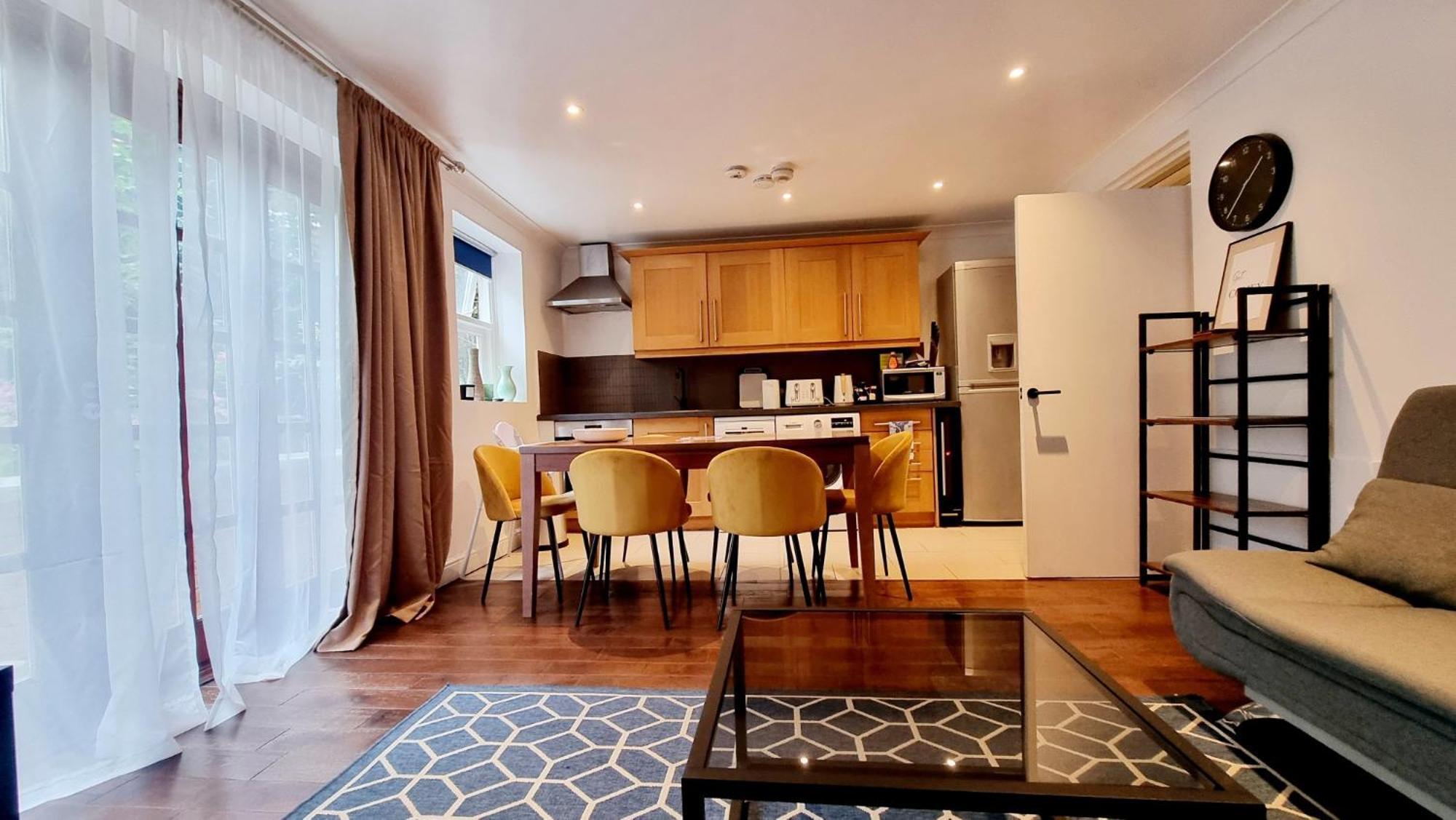 Appartement Charming Victorian With Aircon In Londen