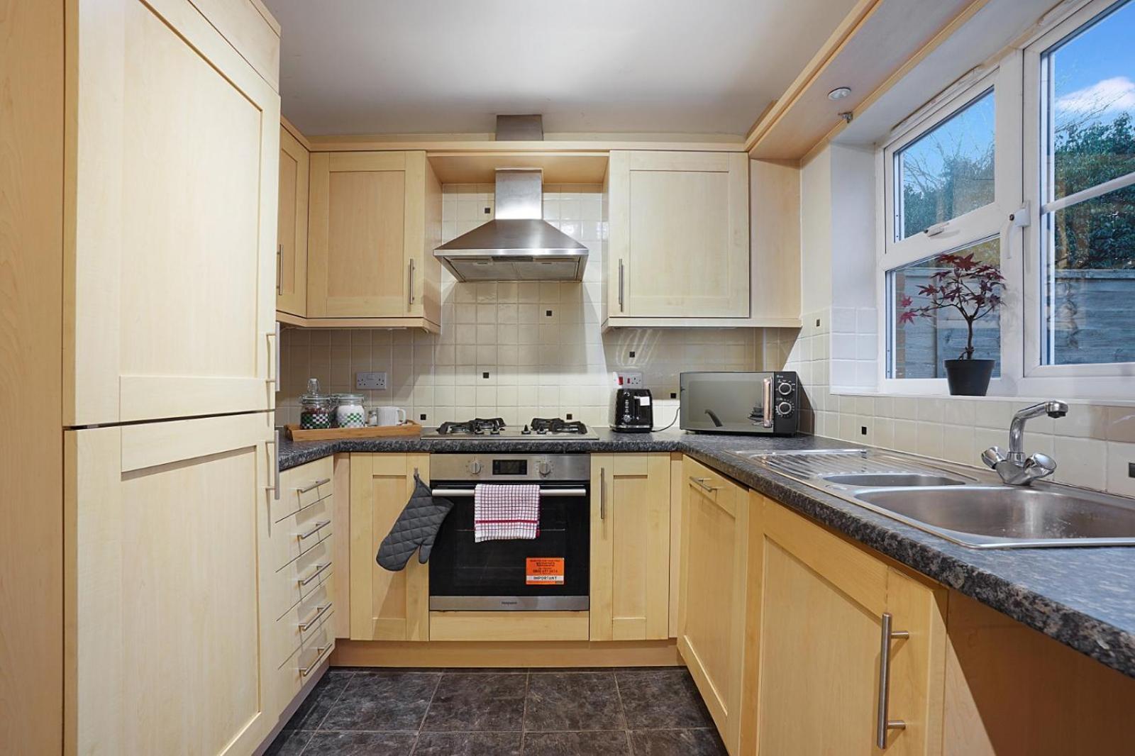 Appartamento London*stamfordhill *2br*sleeps 5*2 Tube Lines*contractors*relocation Londra