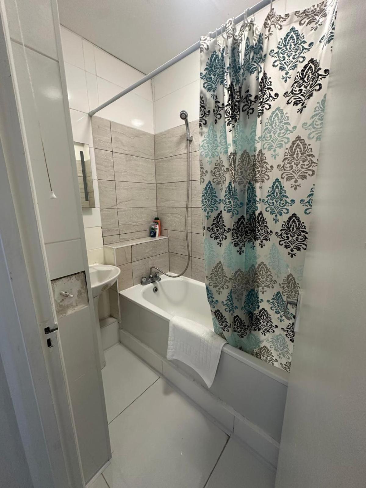 Ground Floor Mile 2 Bedroom Flat Apartment *