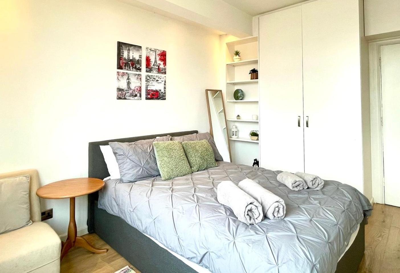 Charming Chelsea Studio, Harrods, *