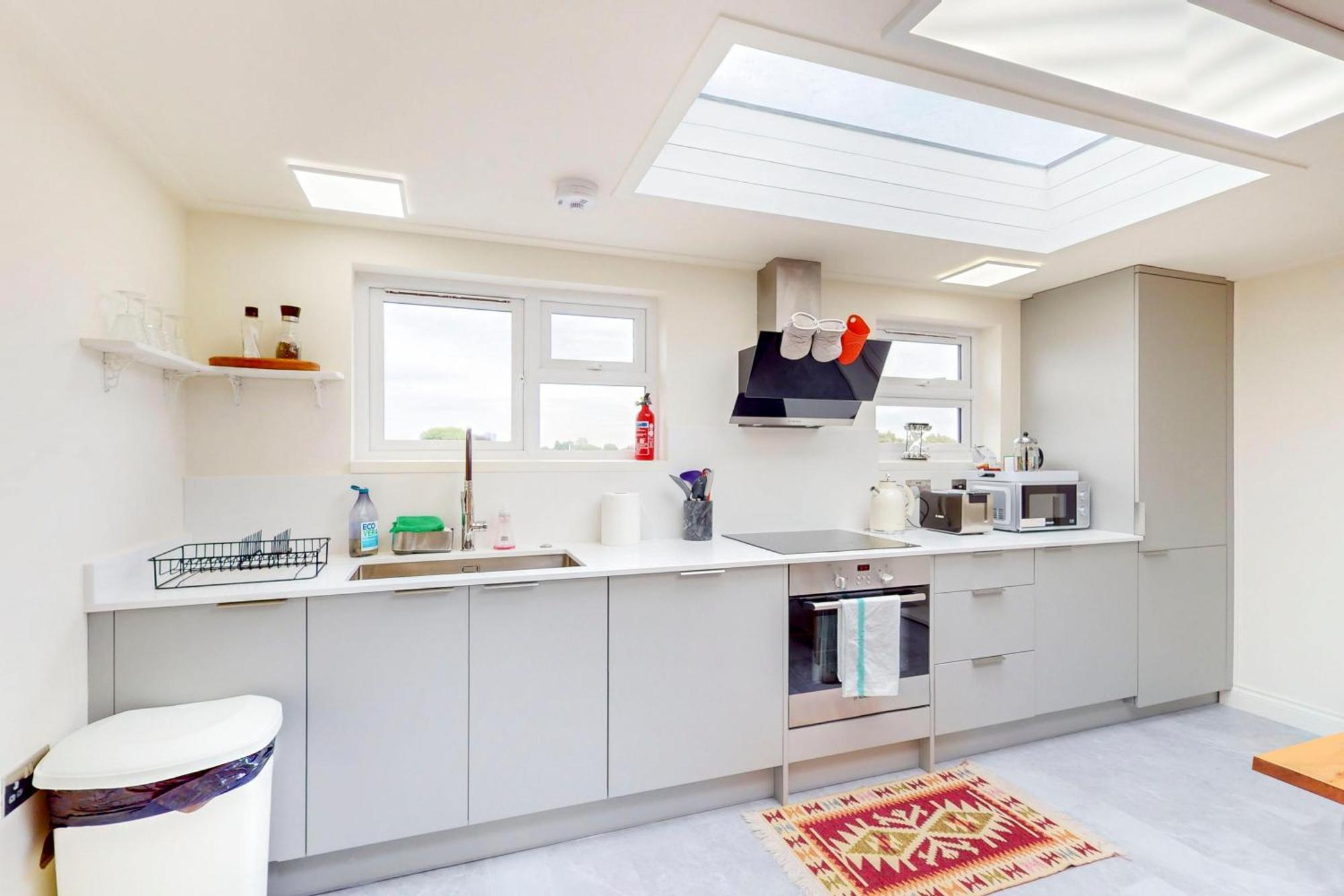 2bed With Free Parking & An Aircon - 40min To Centre Vakantiehuis