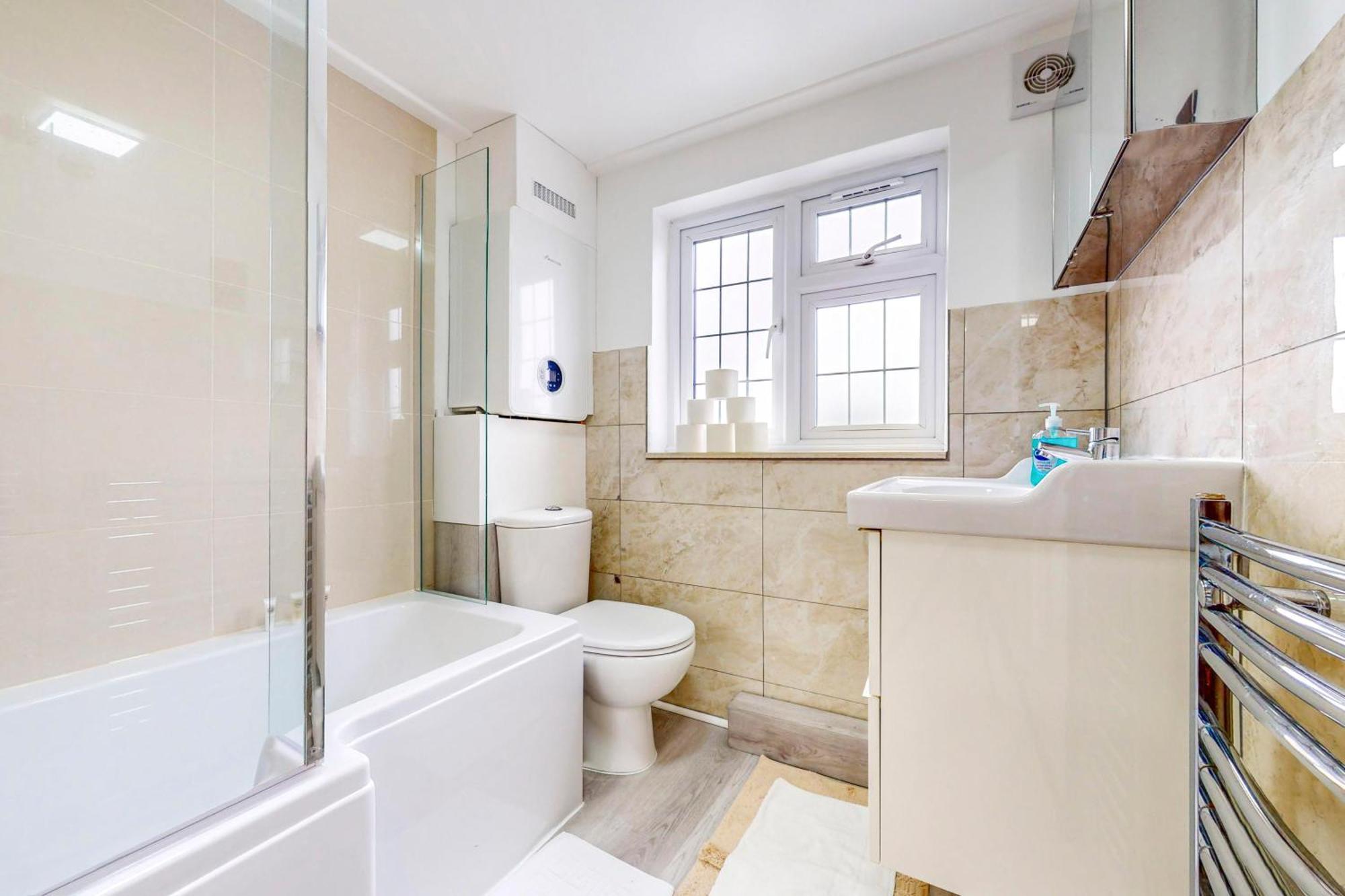 Vakantiehuis 2bed With Free Parking & An Aircon - 40min To Centre