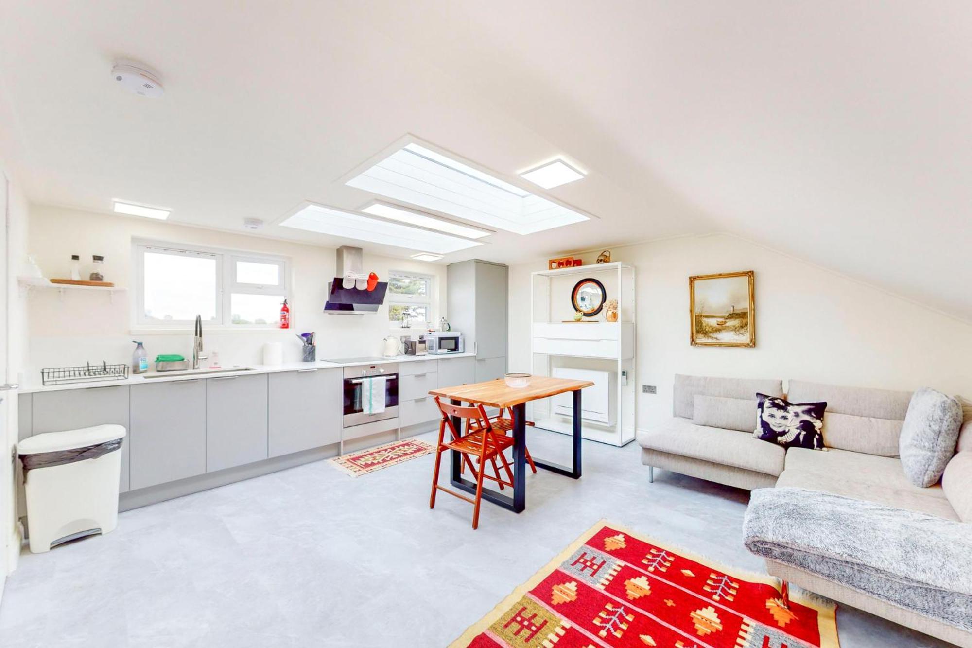 2bed With Free Parking & An Aircon - 40min To Centre Londen
