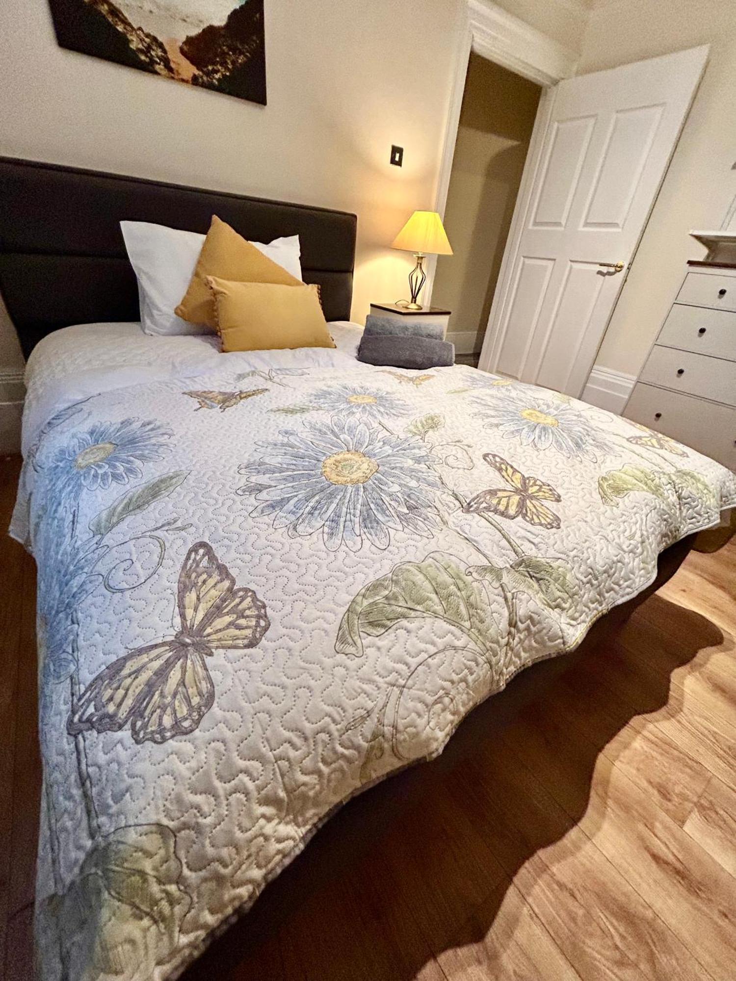 Charming 2 Bedroom Family * London