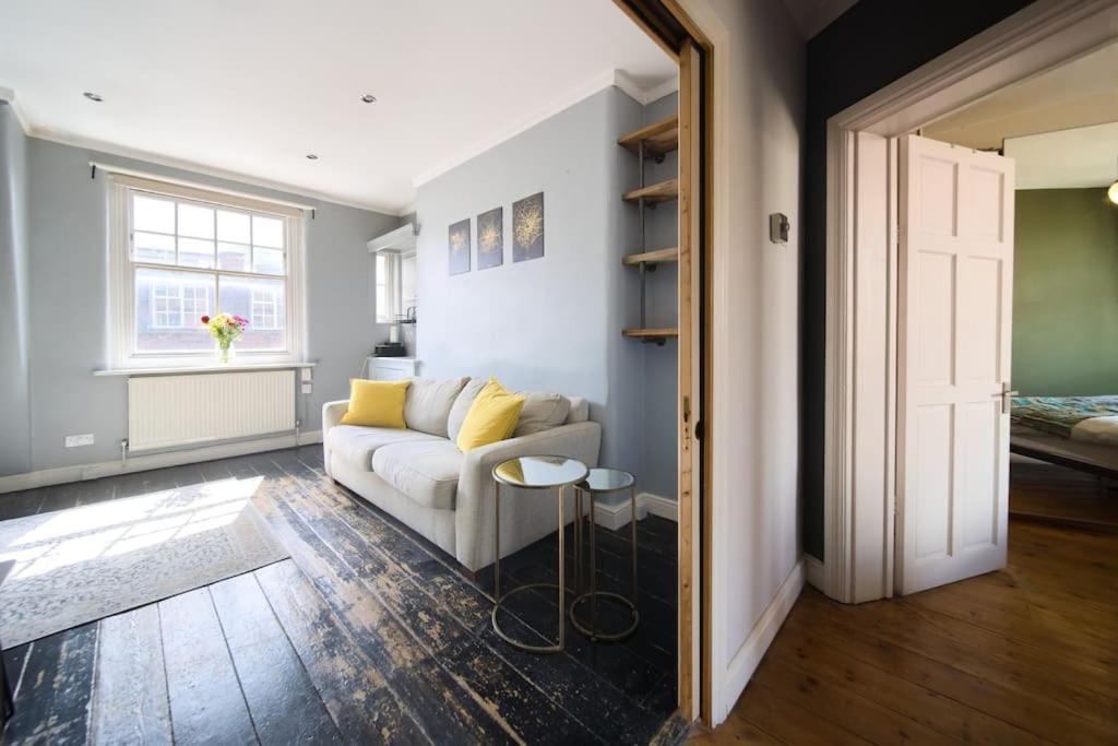 Top-floor Covent Garden Flat Lägenhet London
