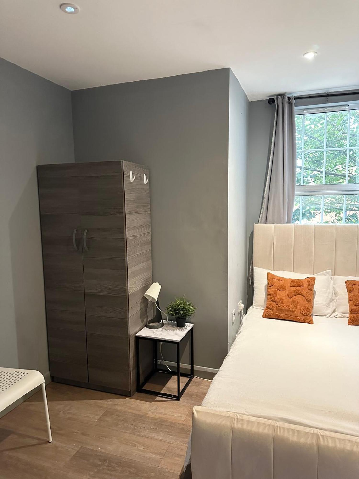 Kingcross 3 Bedroom Flat, 3mins To Euston * Londen