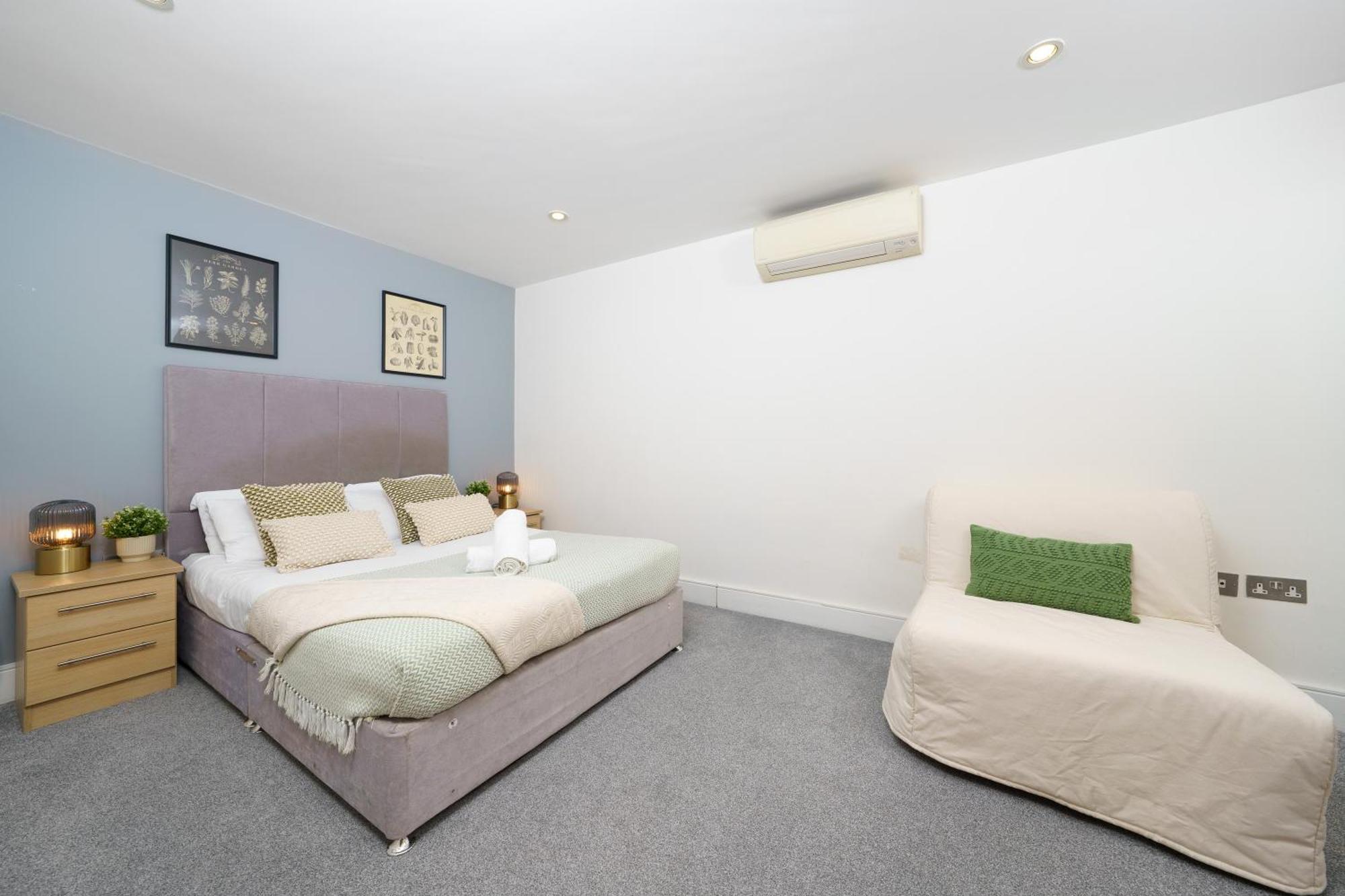 Modern 3 Bed 2 Bath Hyde Park Appartamento *