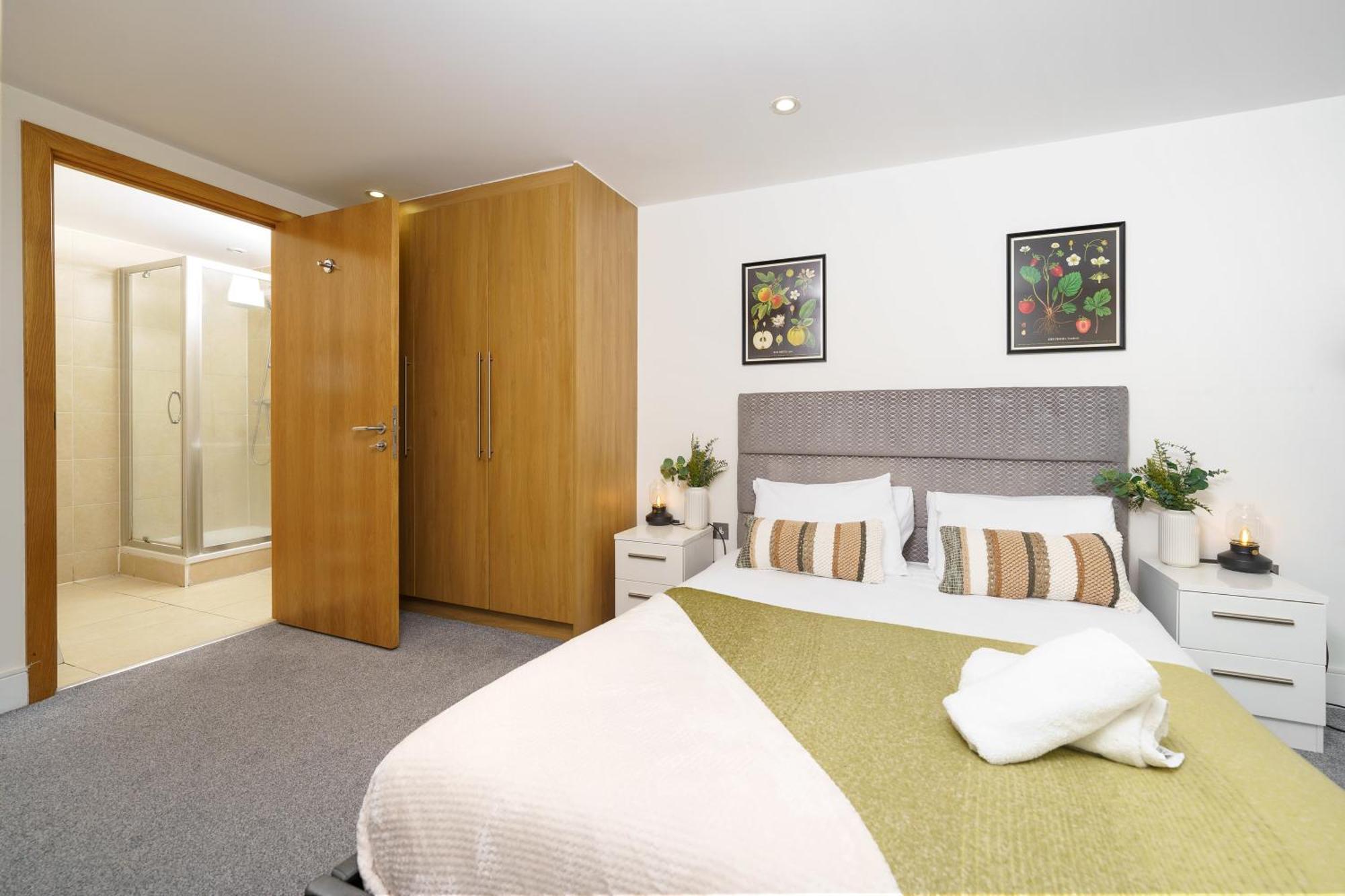 Modern 3 Bed 2 Bath Hyde Park Apartment London
