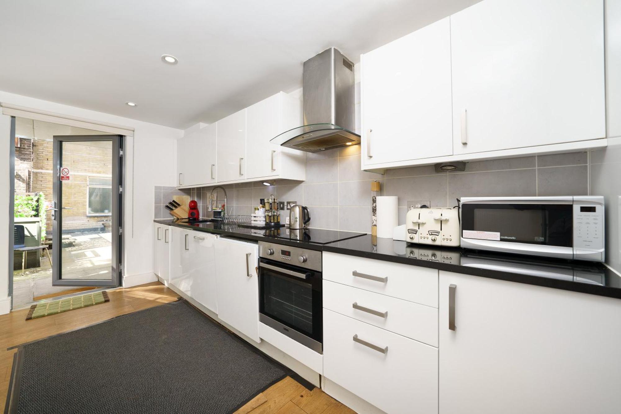 Modern 3 Bed 2 Bath Hyde Park * Londra