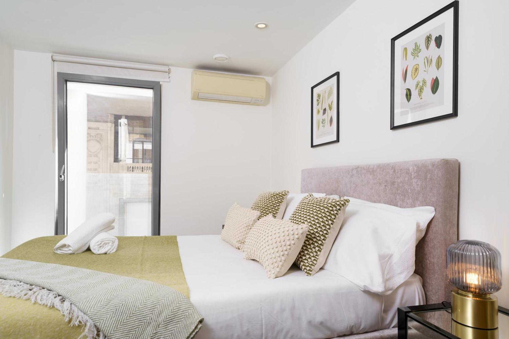 Modern 3 Bed 2 Bath Hyde Park London