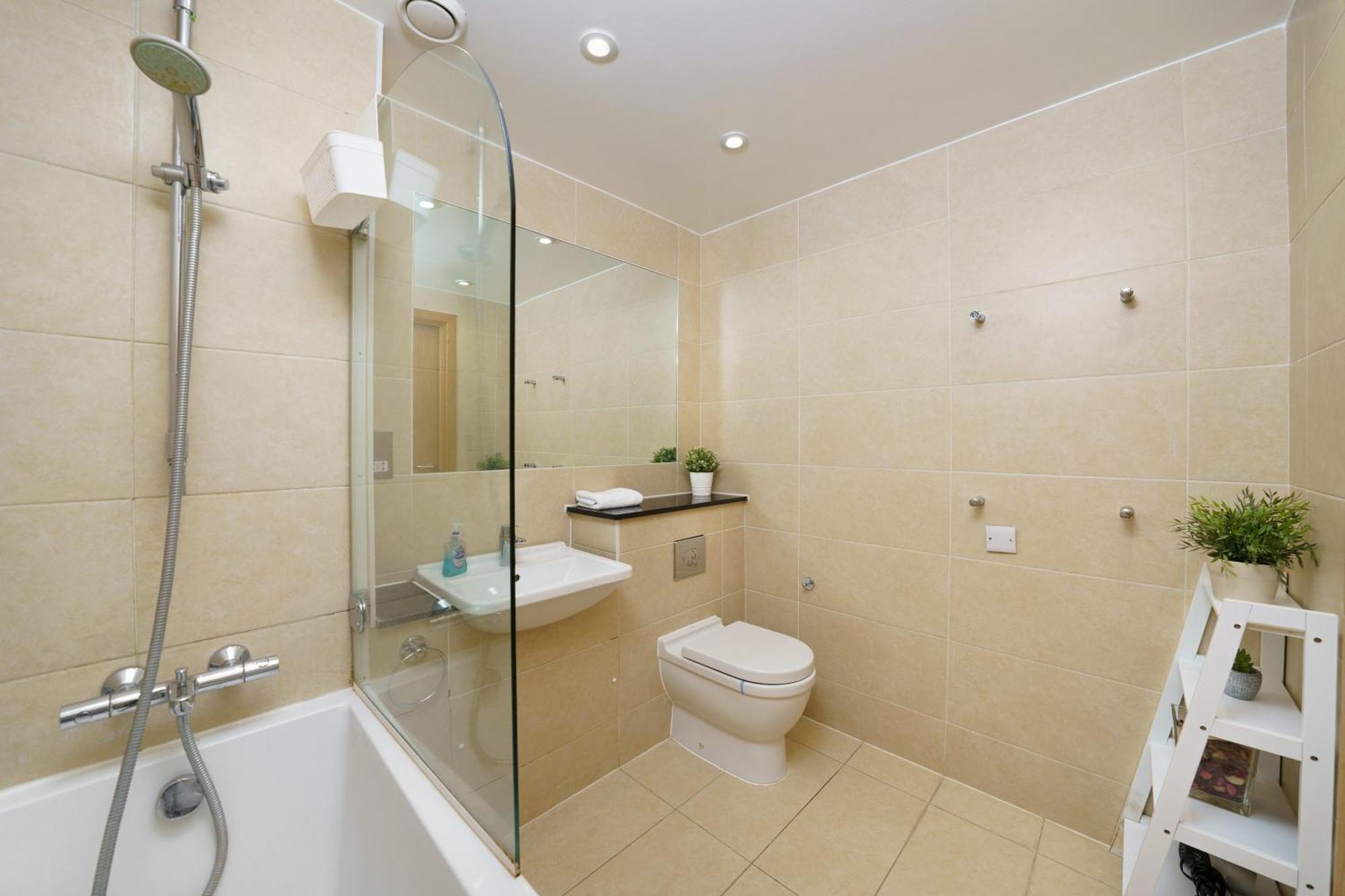 Apartment Modern 3 Bed 2 Bath Hyde Park *