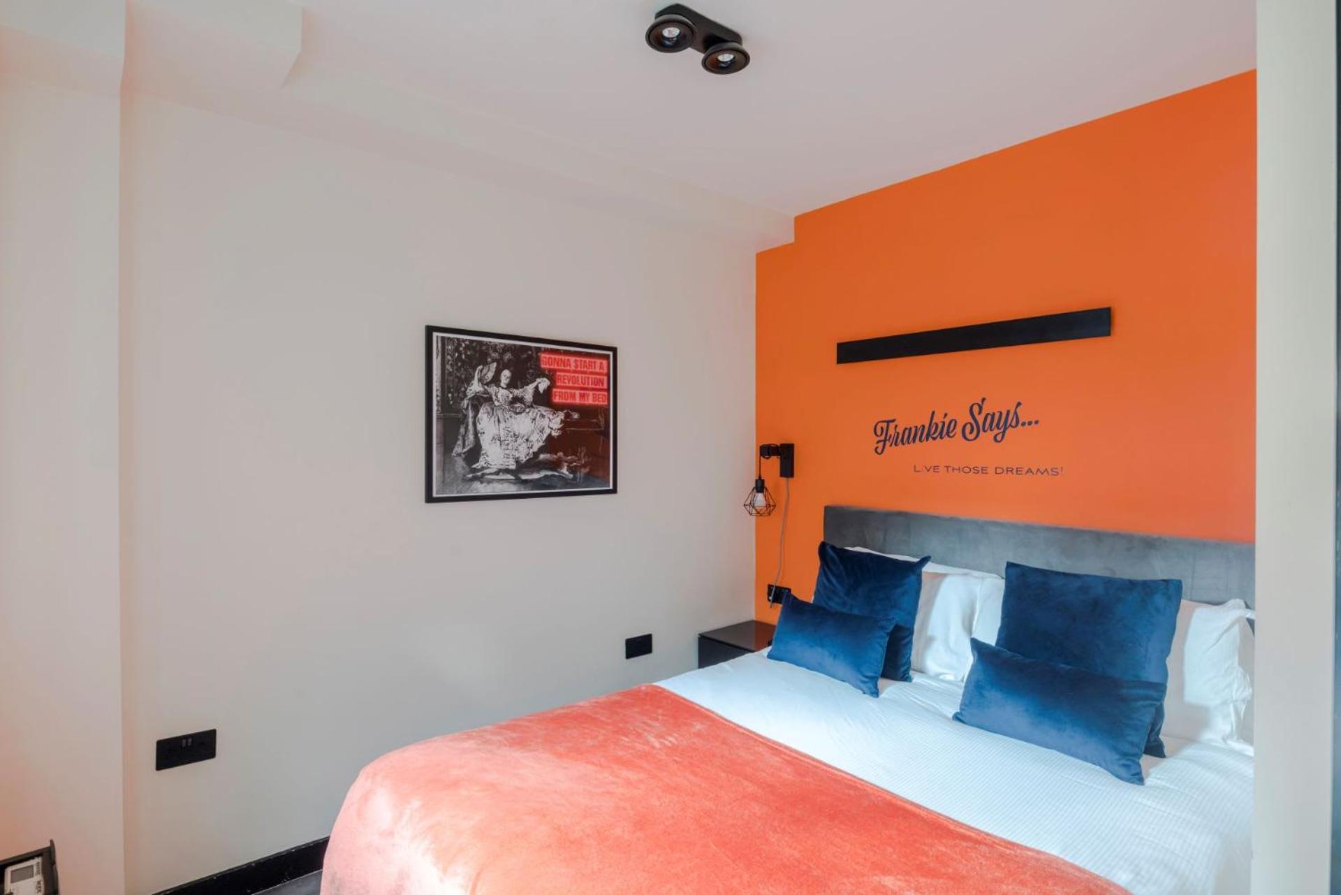 The Peaches & Cream - Soho - By Frankie Says *