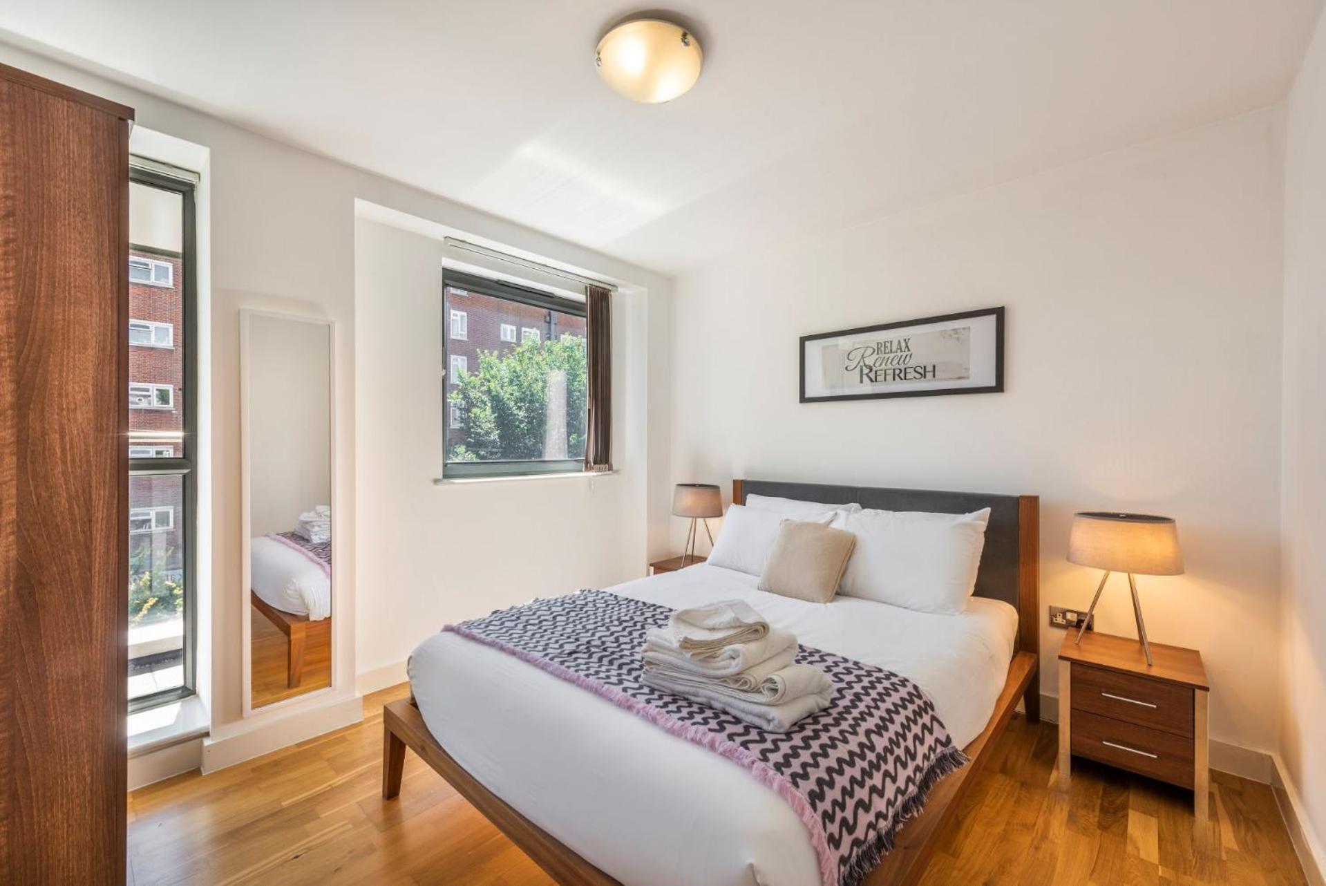 Apartment The Anarchist - Camden - By Frankie Says