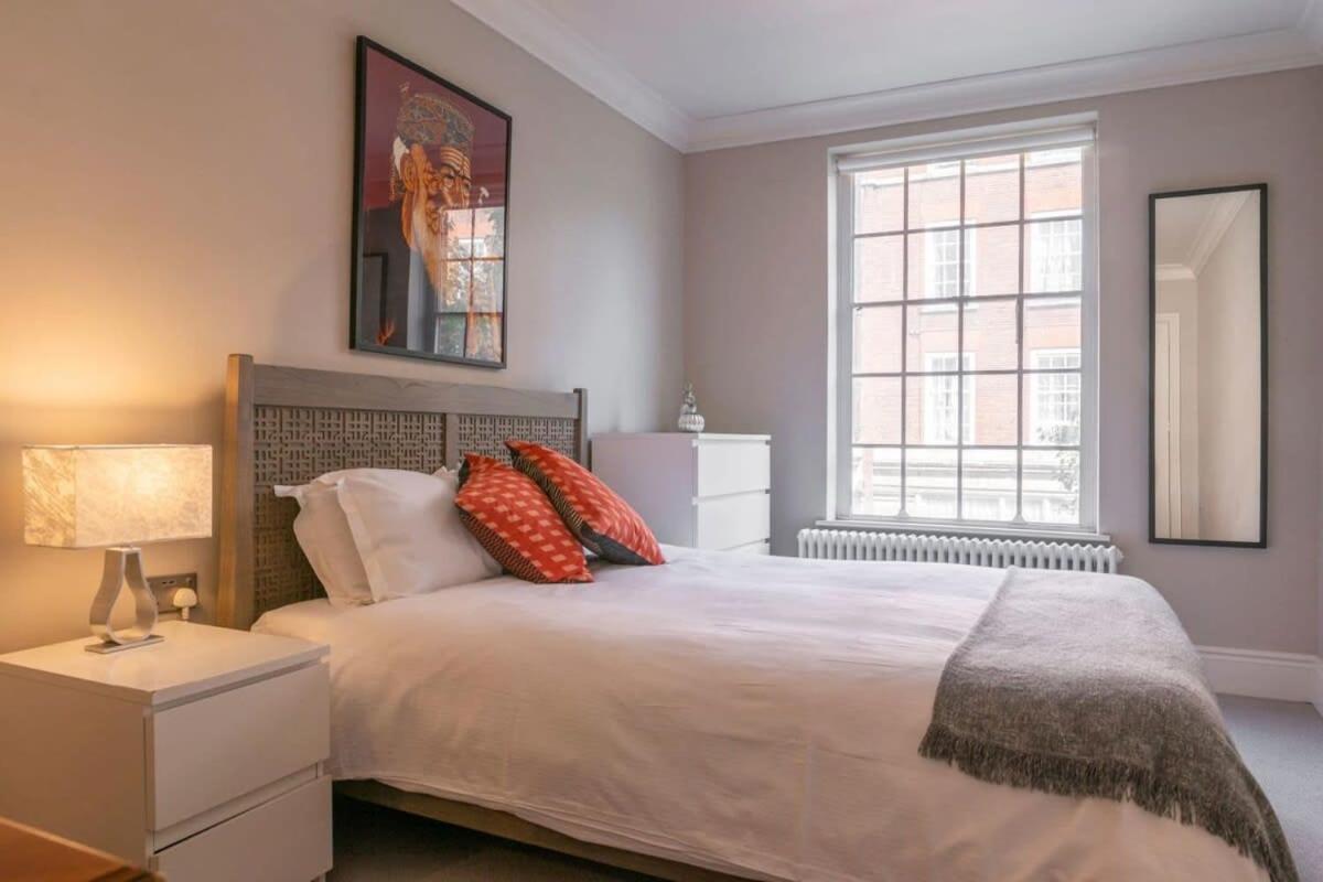 A Regal Abode - Marylebone - By Frankie Says * London
