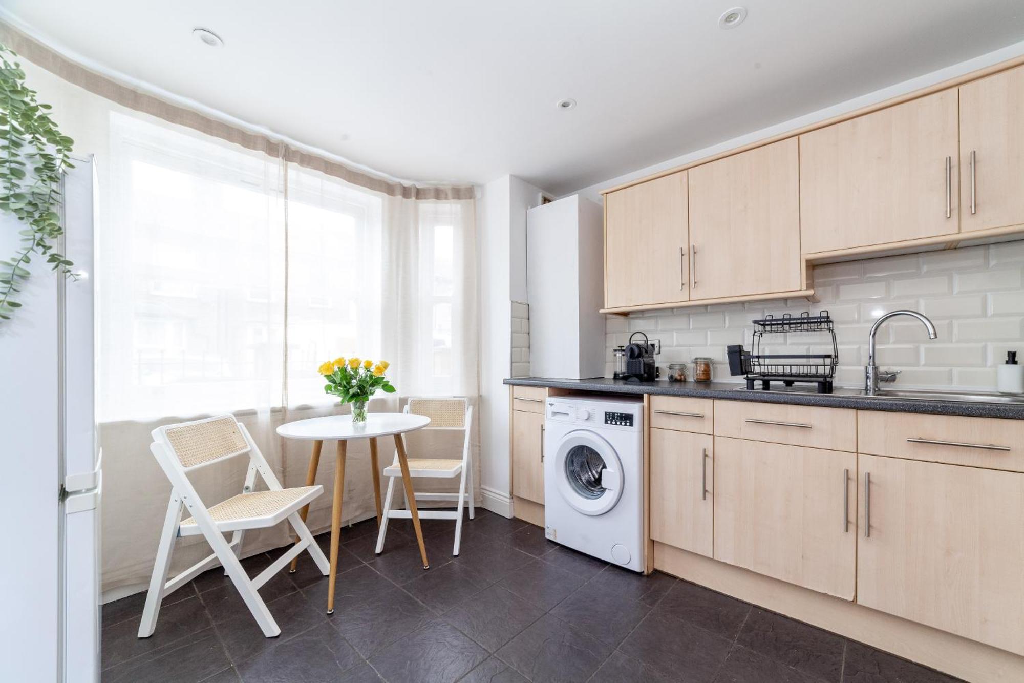 Semesterbostad Arte Serviced Stratford - 3 Bedrooms 2 Bathrooms London, Stratford, Maryland, Free Parking, Garden, Weekly Or Monthly - Up To 8 Guests *