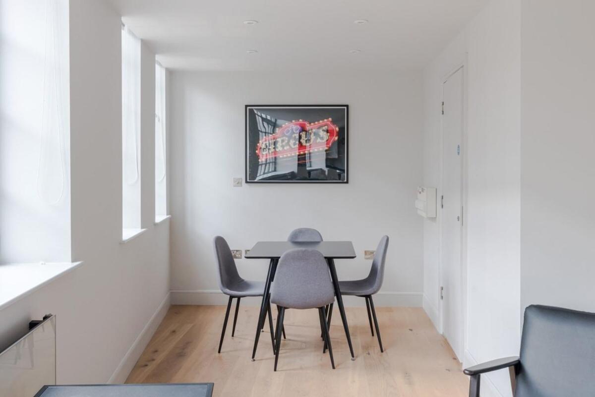 Dolls House - Farringdon - By Frankie Says * Londen