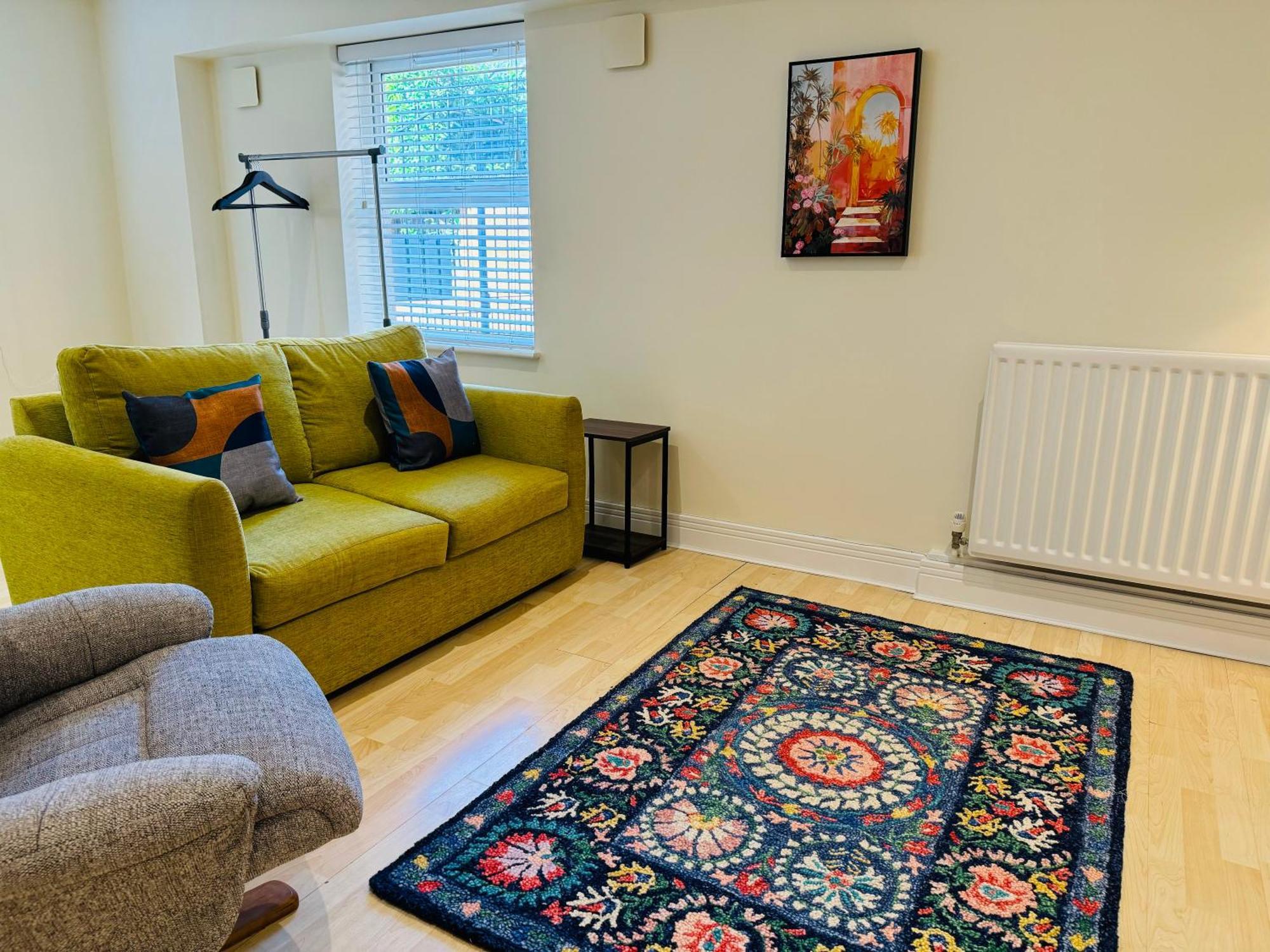 Ground Floor Wimbledon Flat With Parking Londen