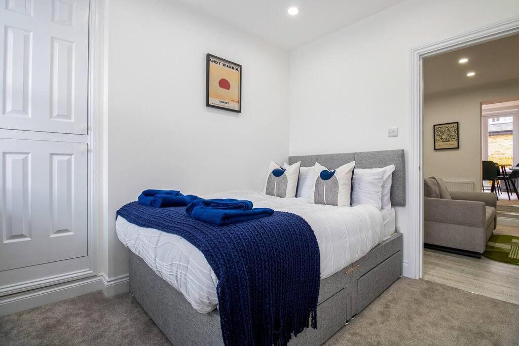 Spacious 3 Bed 3 Bath Aldgate *