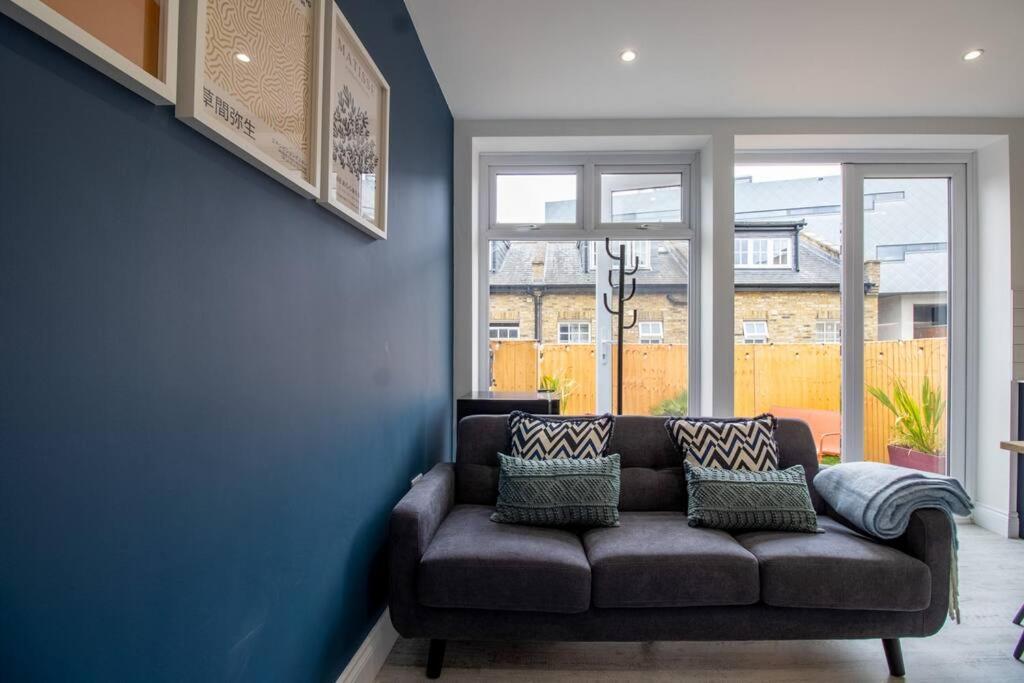 Spacious 3 Bed 3 Bath Aldgate *