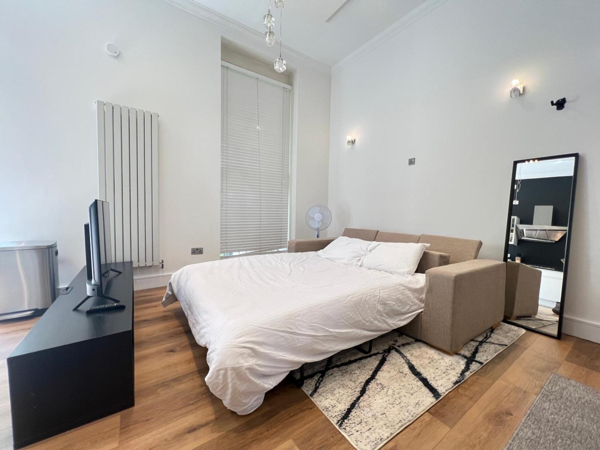 3.5 High Ceilings - Centrally Located Londra