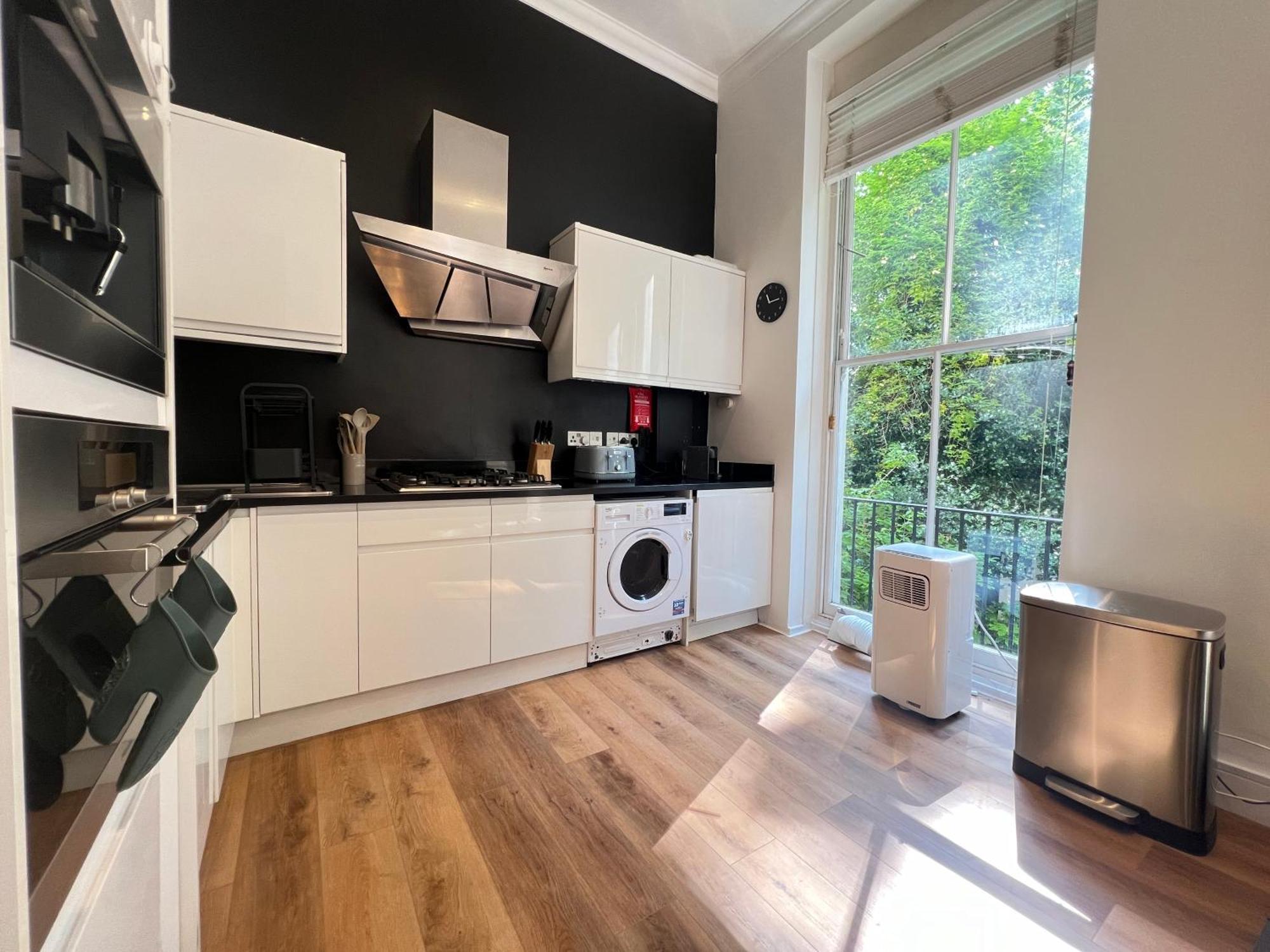 3.5 High Ceilings - Centrally Located Appartamento *