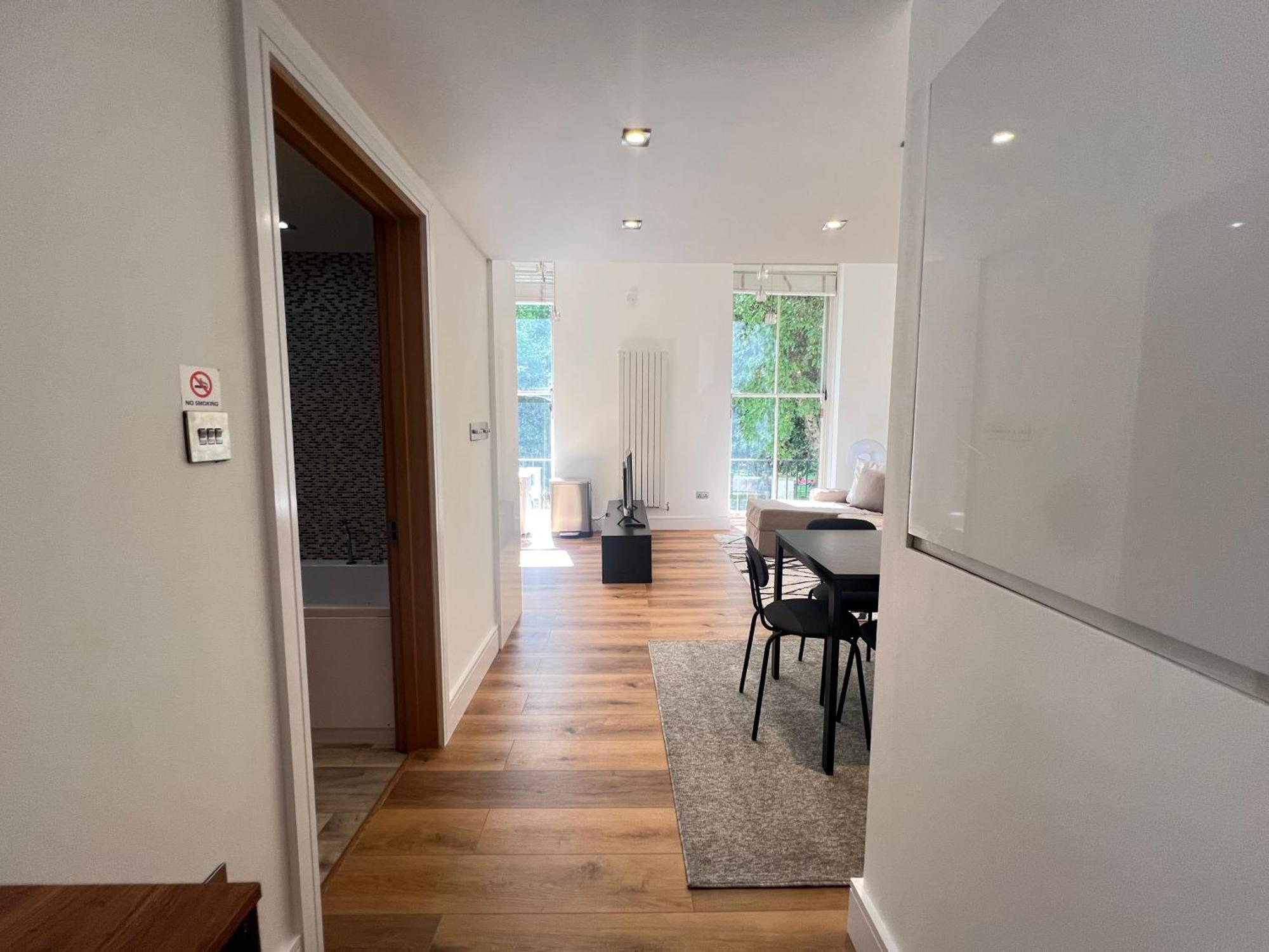 3.5 High Ceilings - Centrally Located * Londra