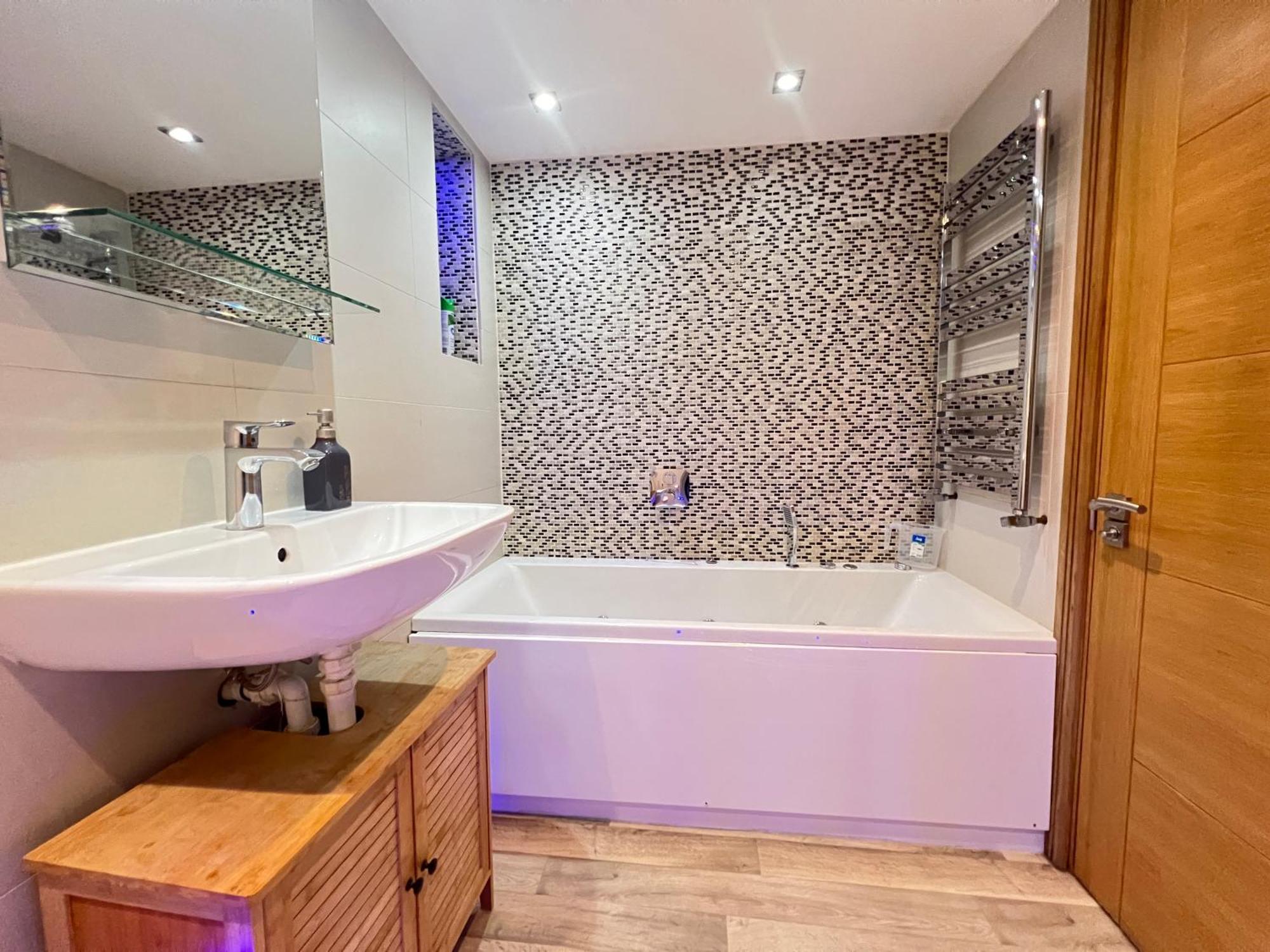 3.5 High Ceilings - Centrally Located * Londra