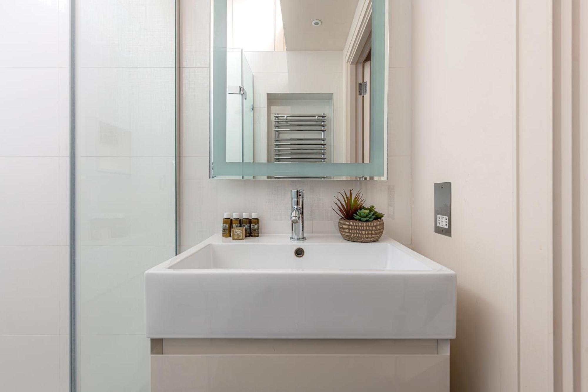 Luxury 3br In Belgravia, Near Victoria London