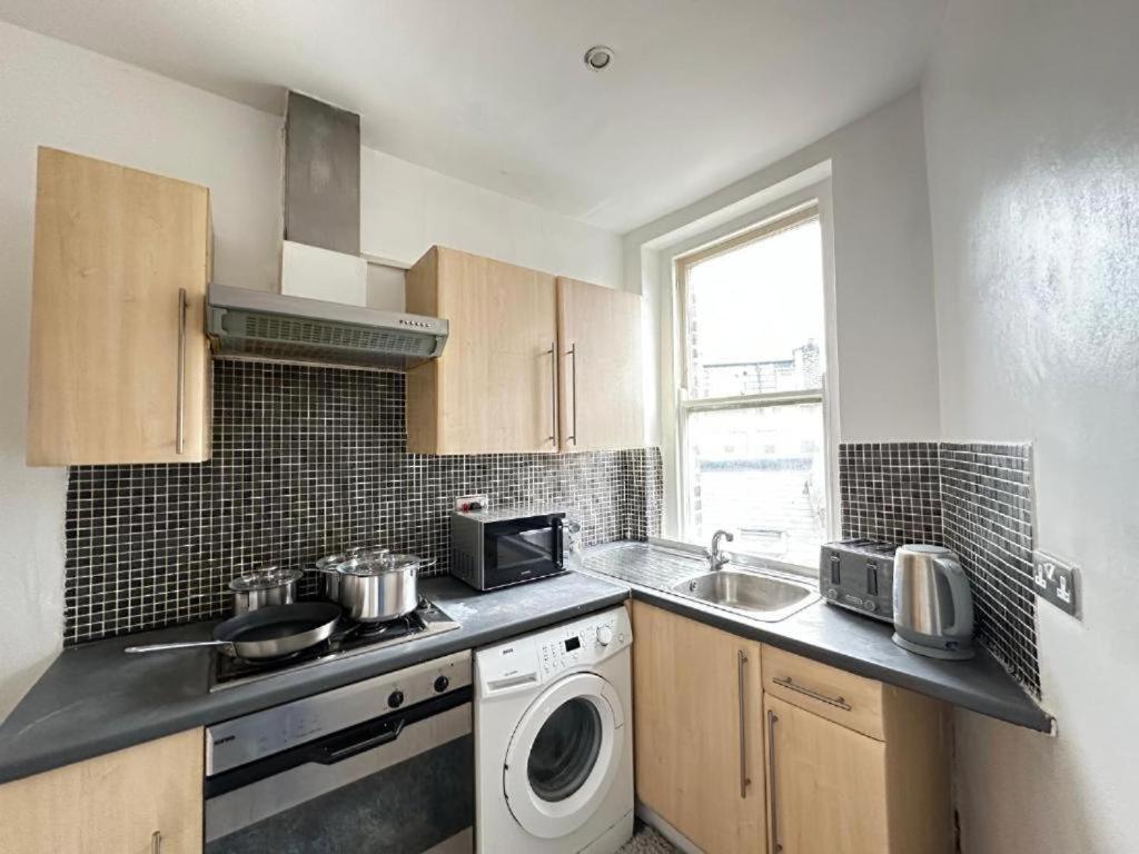 Three Bedroom Near Thomas River Apartment