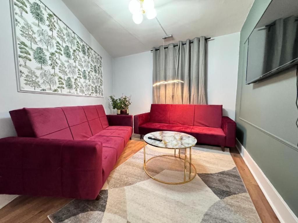 Three Bedroom Near Thomas River Apartment