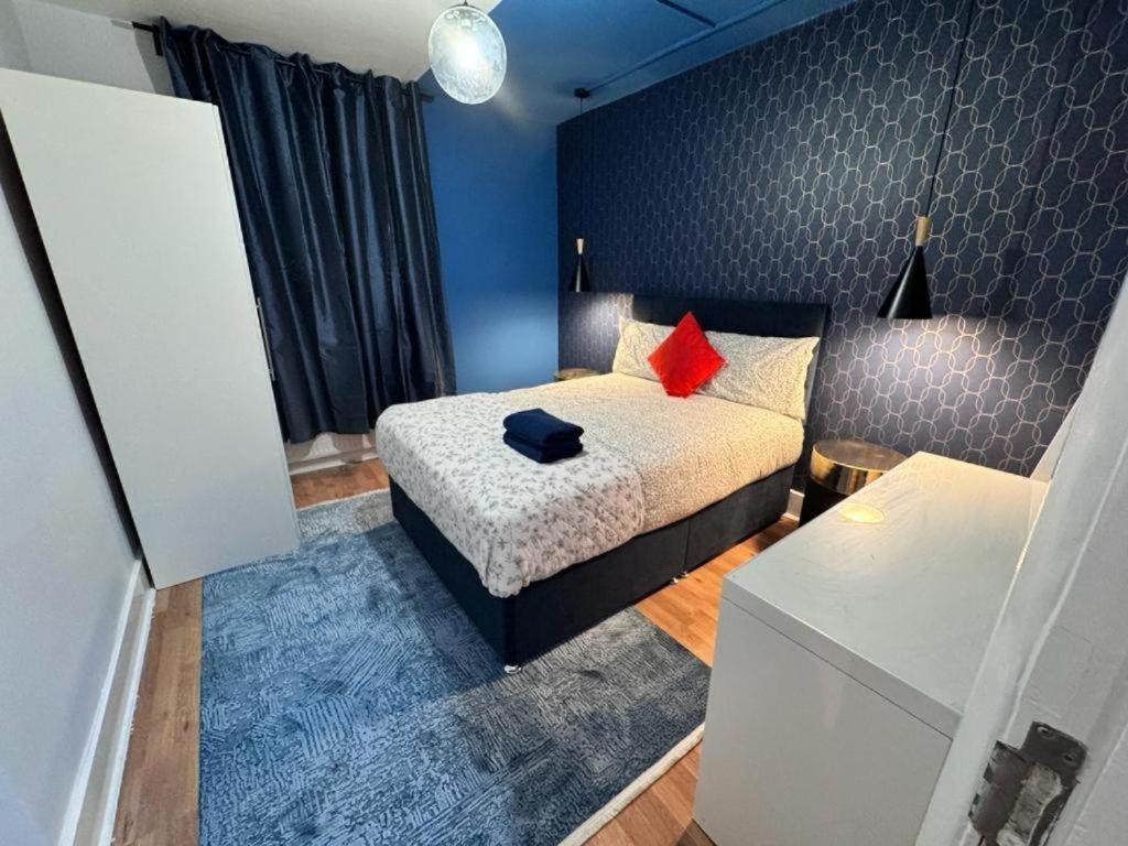 Three Bedroom Near Thomas River Apartment *
