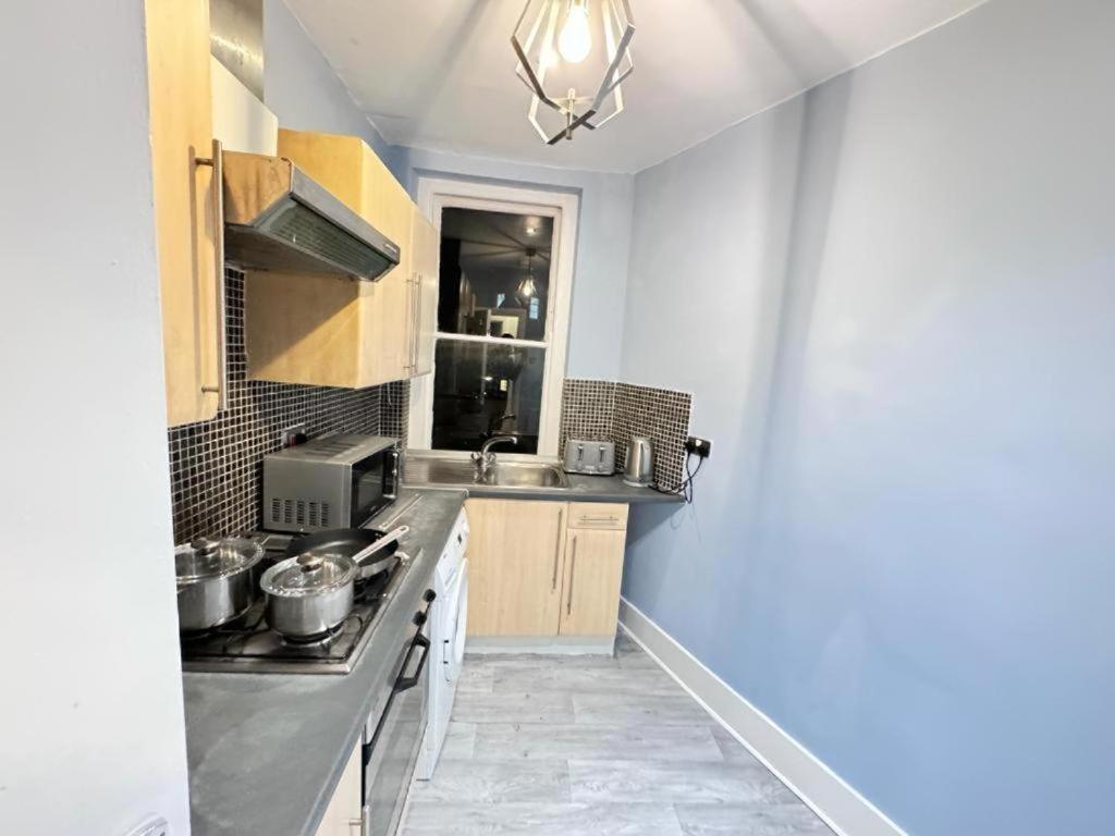 Apartment Three Bedroom Near Thomas River London