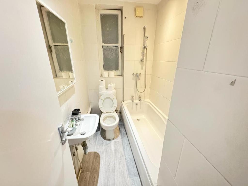 Three Bedroom Near Thomas River London