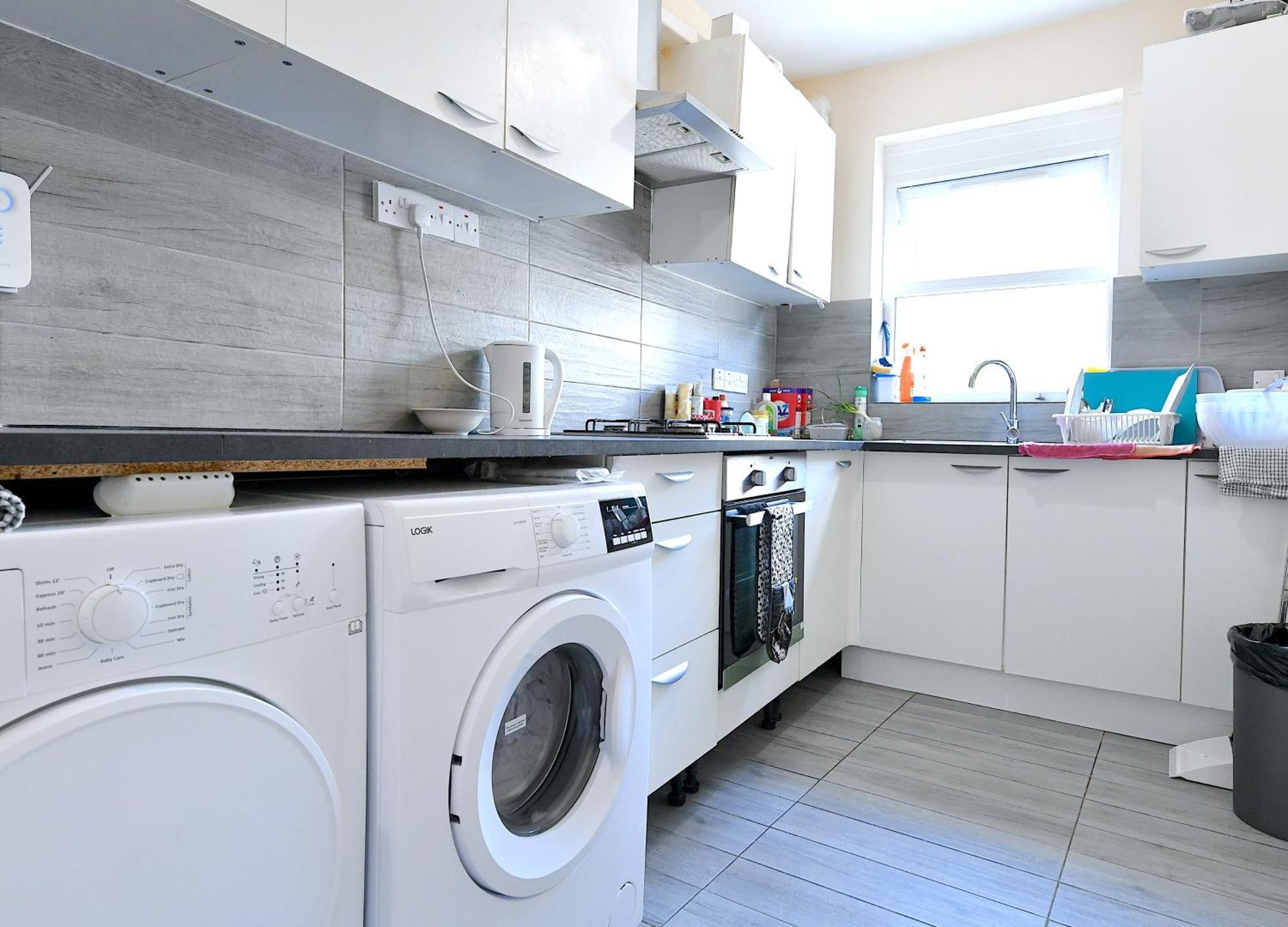 Flats Near Seven Sisters Londra